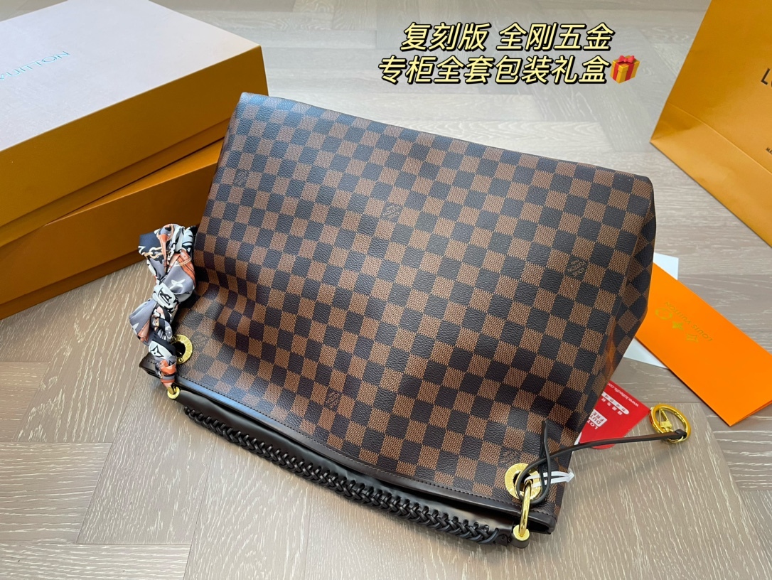 Louis artsy new arrival size : 41* 30 cm - Top Club