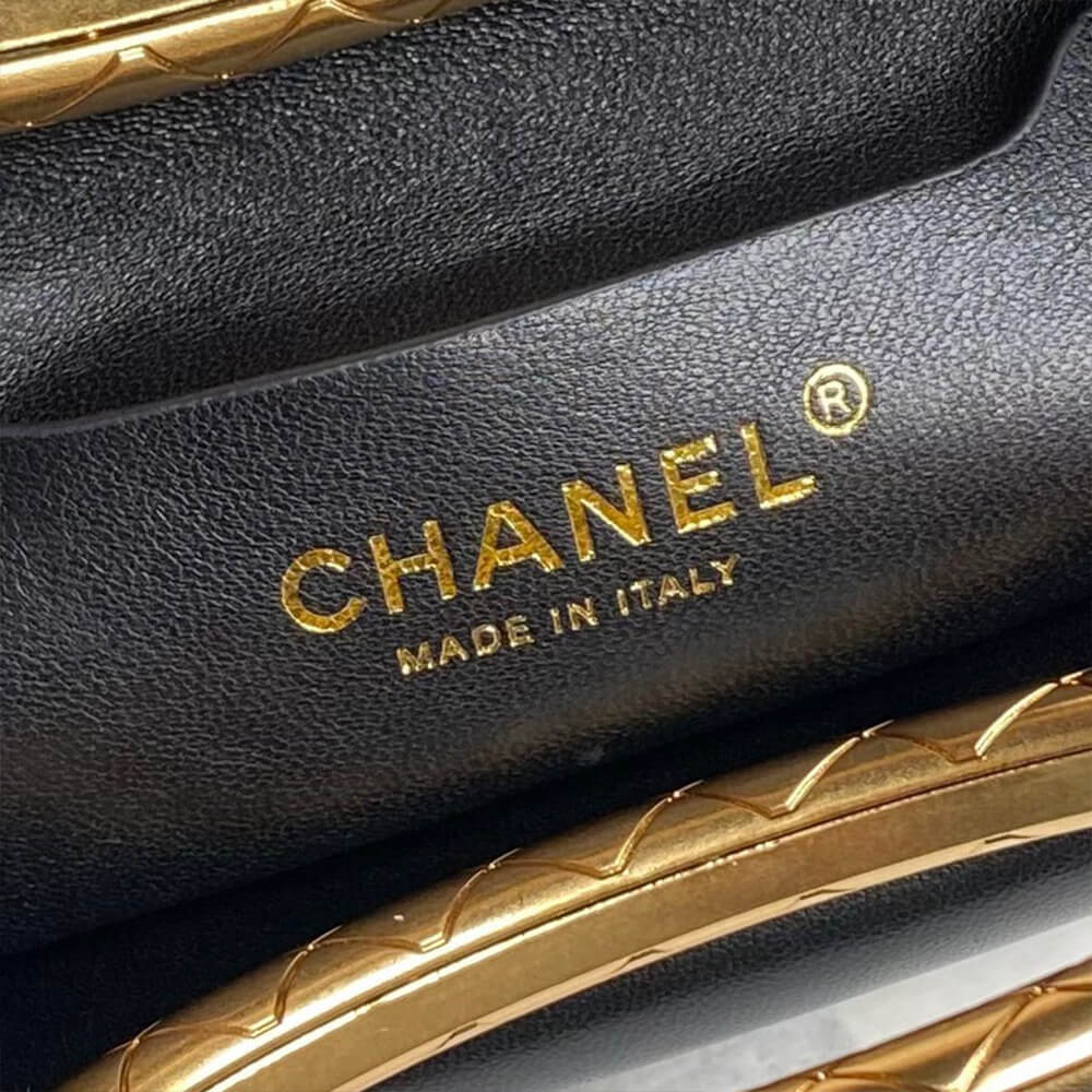 CHANEL Clutch - Top Club