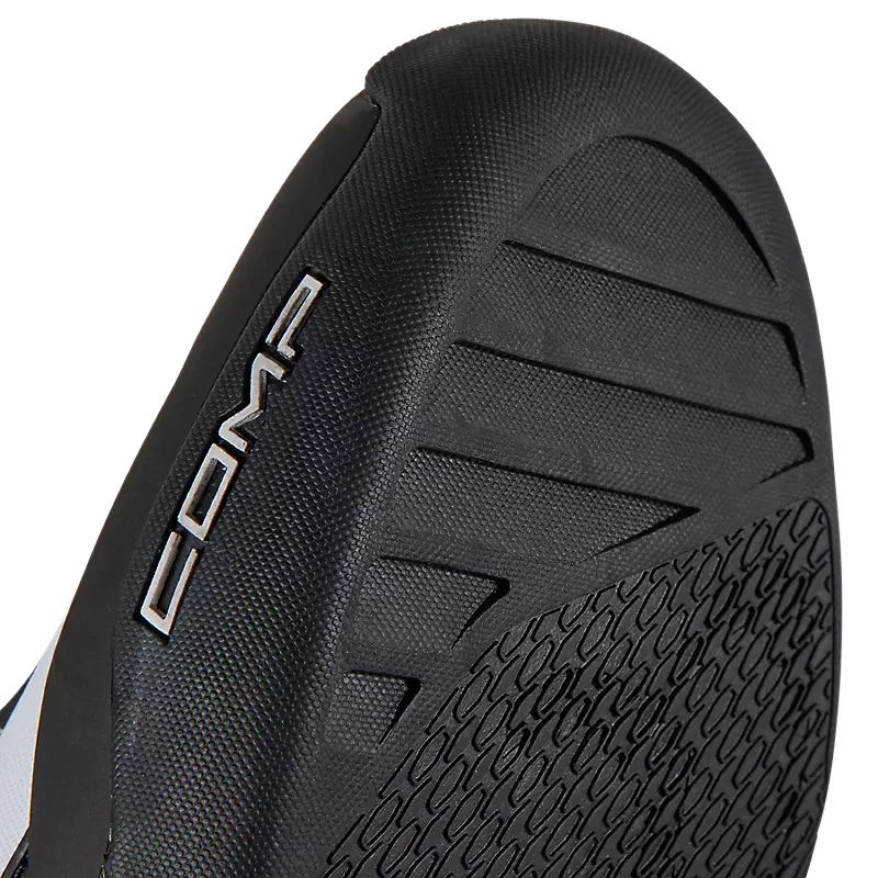 Complete boots