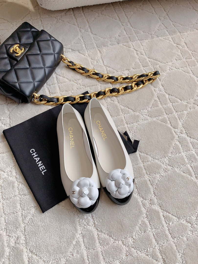 Chanel Women's G31318 Camellia shoes Lambskin CC91010 - Sneaker Replica Workshop