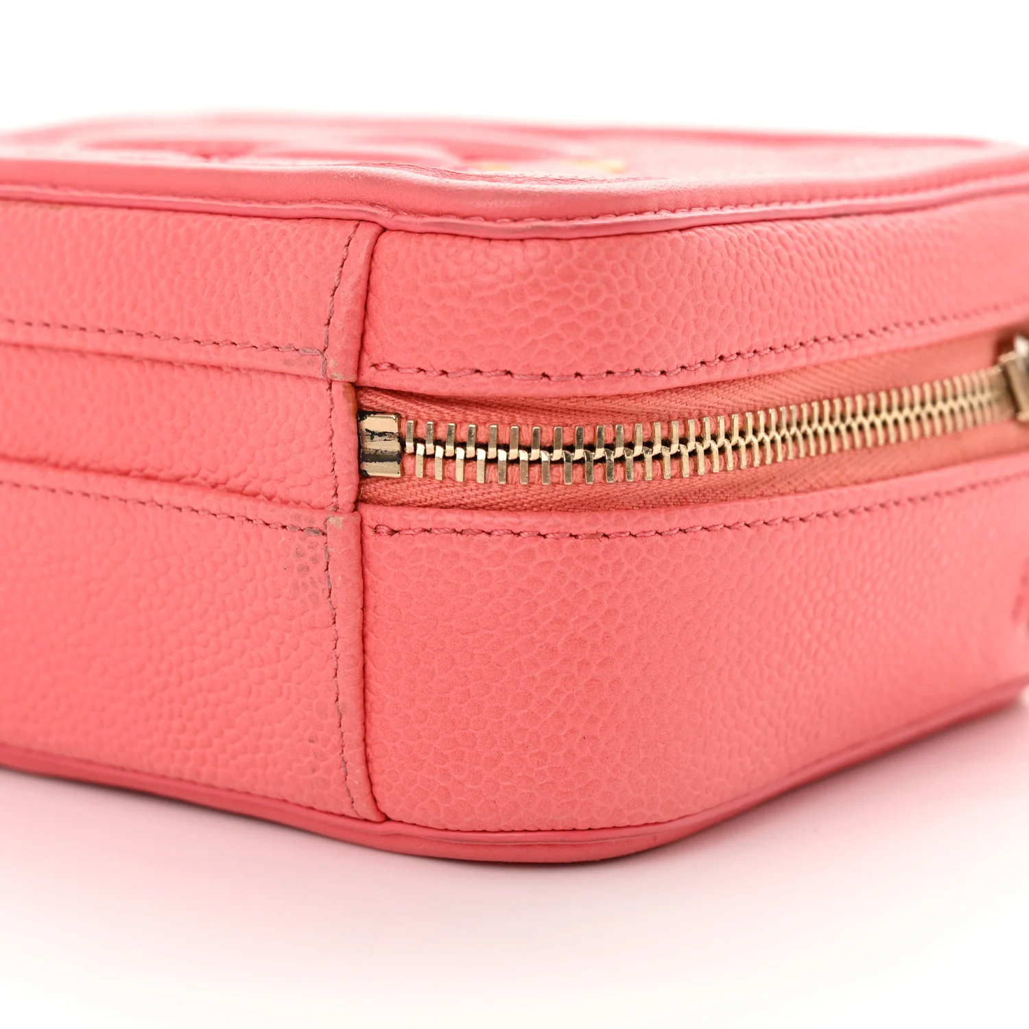 Caviar Quilted Small CC Filigree Vanity Case Coral - Top Club