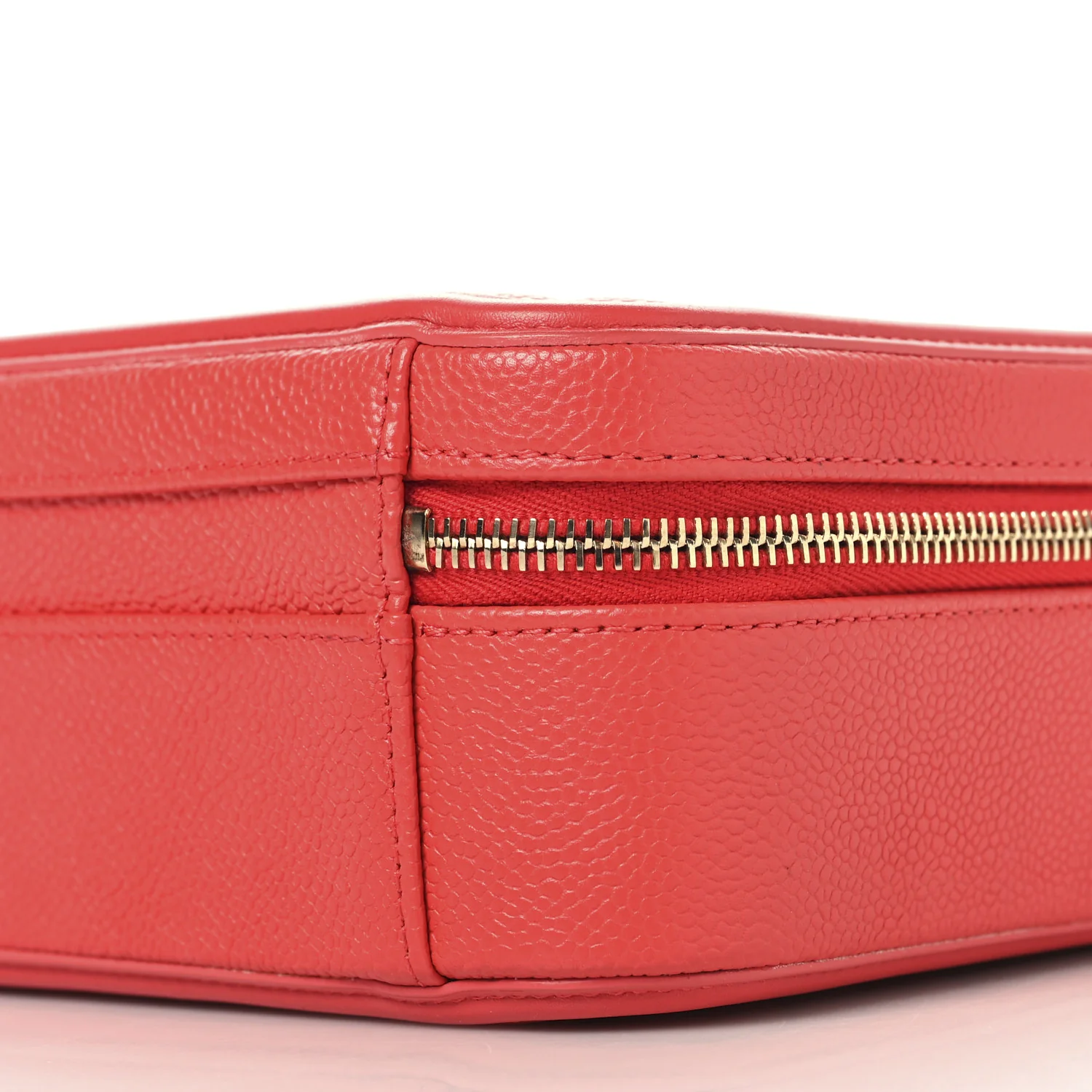 Caviar Quilted Medium CC Filigree Vanity Case Red - Top Club