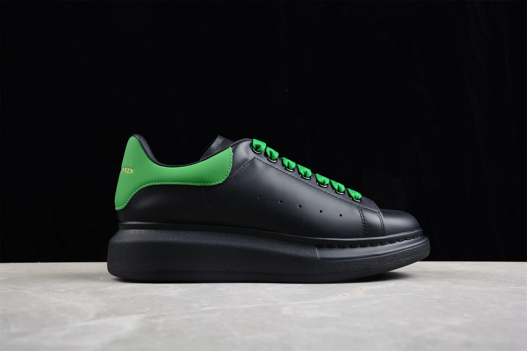 Alexander McQueen Oversized Sneaker in Black/Green - Sneaker Replica Workshop