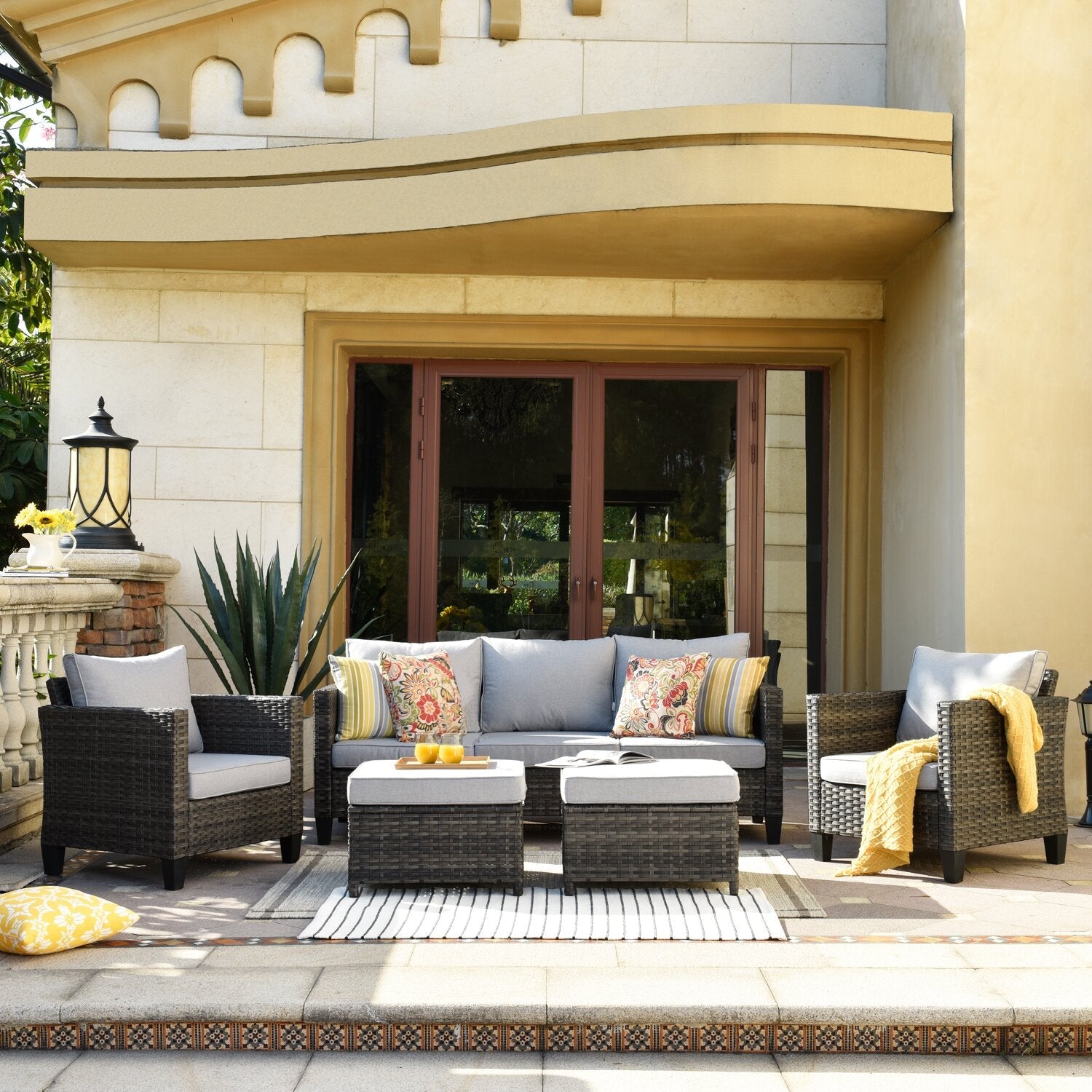 Dron Wicker/Rattan 5-person seating group with cushions