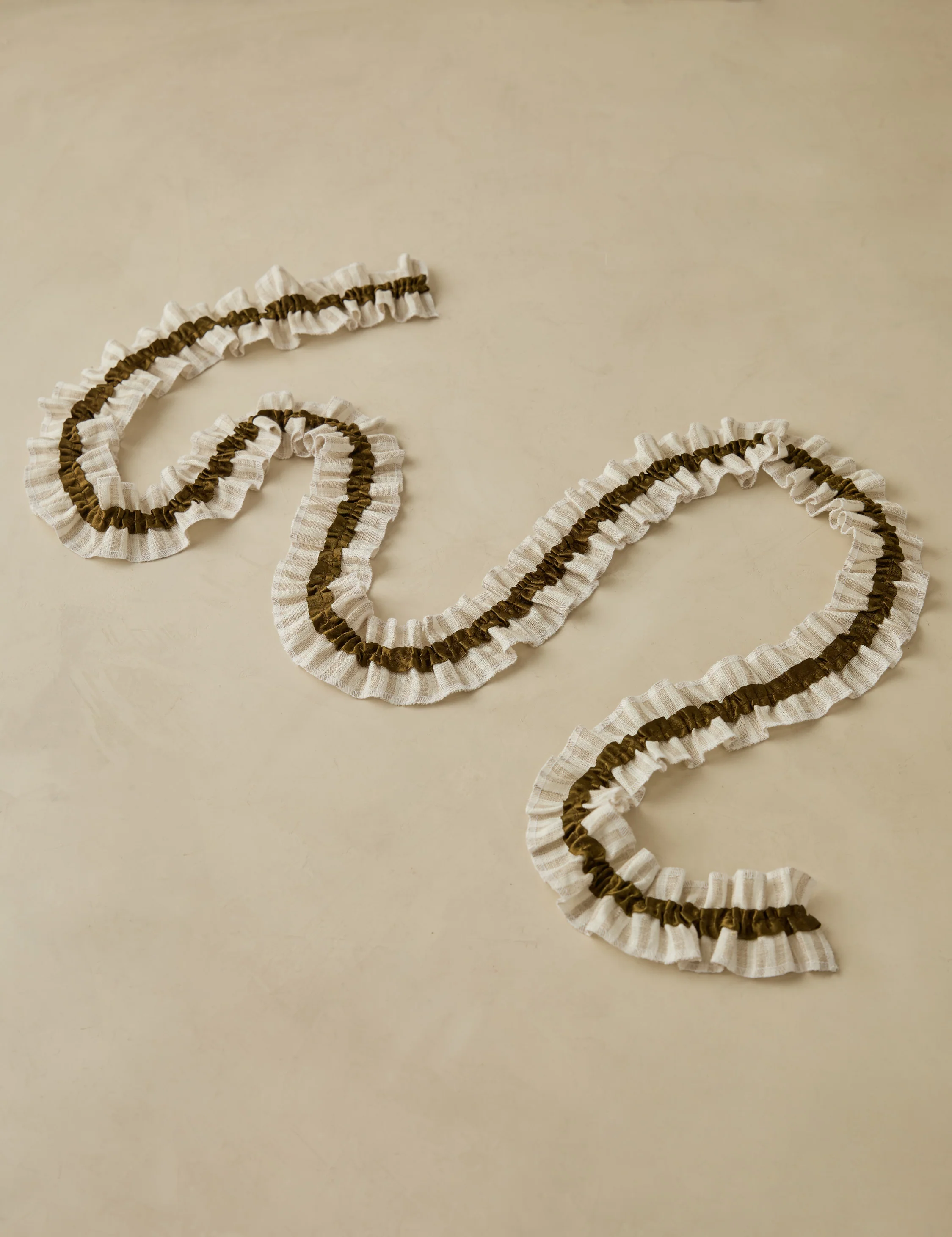 Carlen Linen Satin Garland