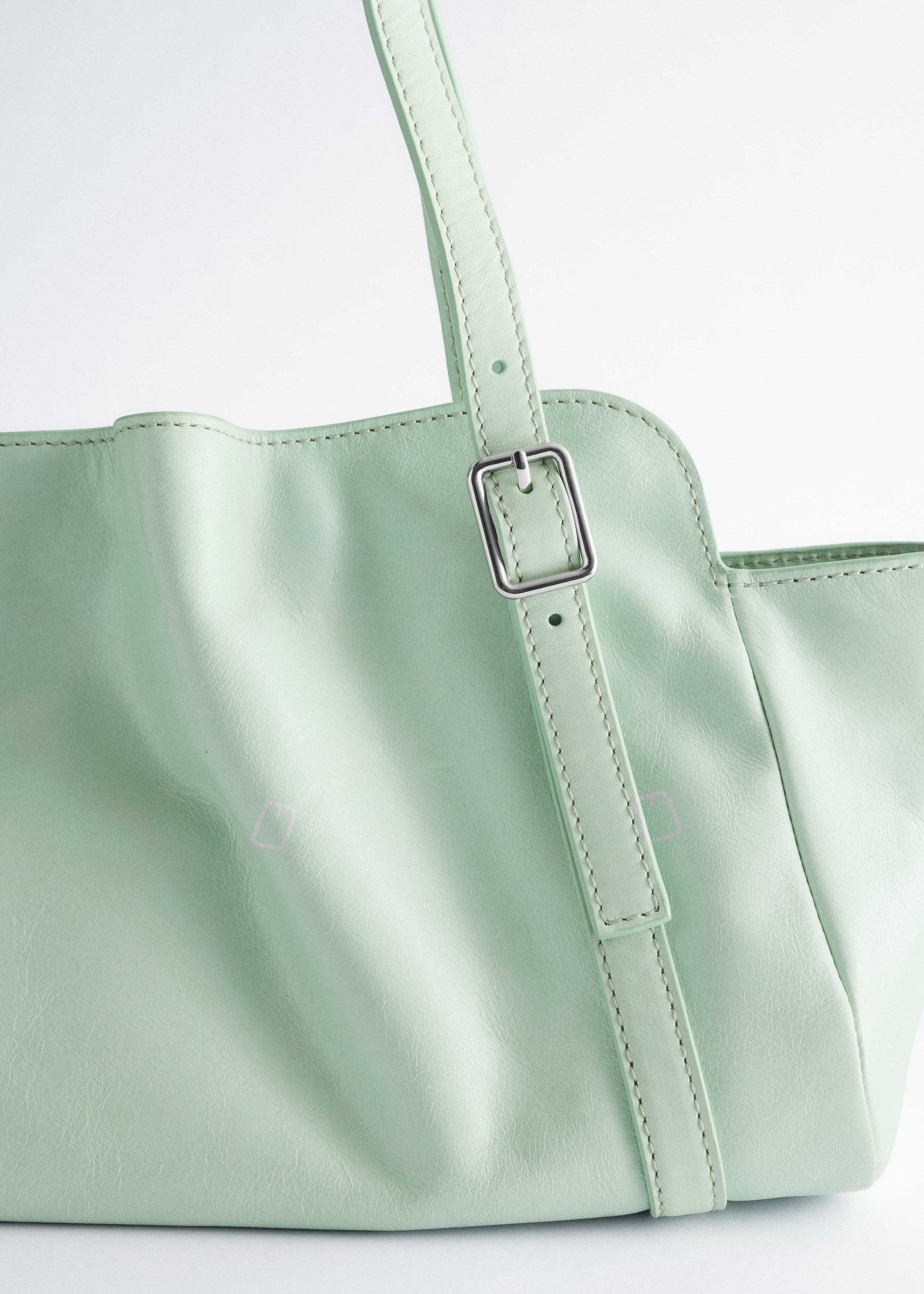 & Other Stories LOW-PROFILE LEATHER SHOULDER BAG