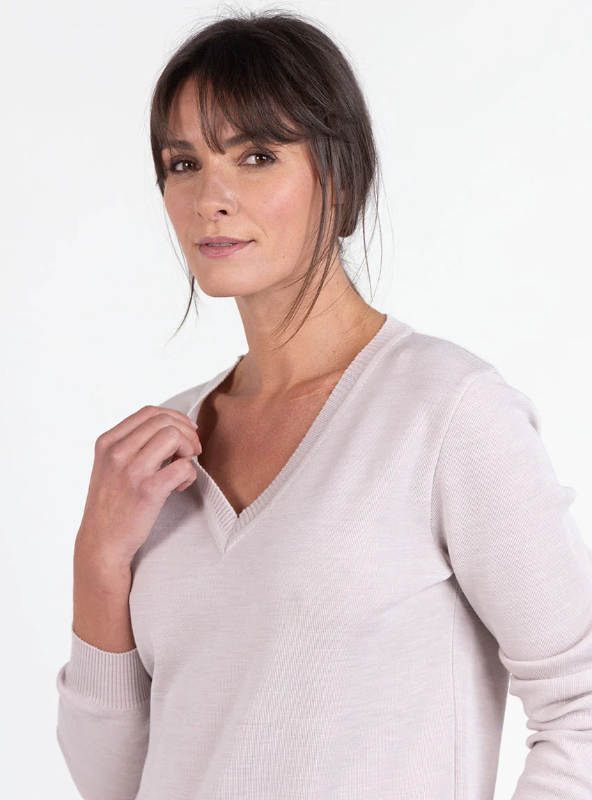 Pull femme col V en laine beige naturel