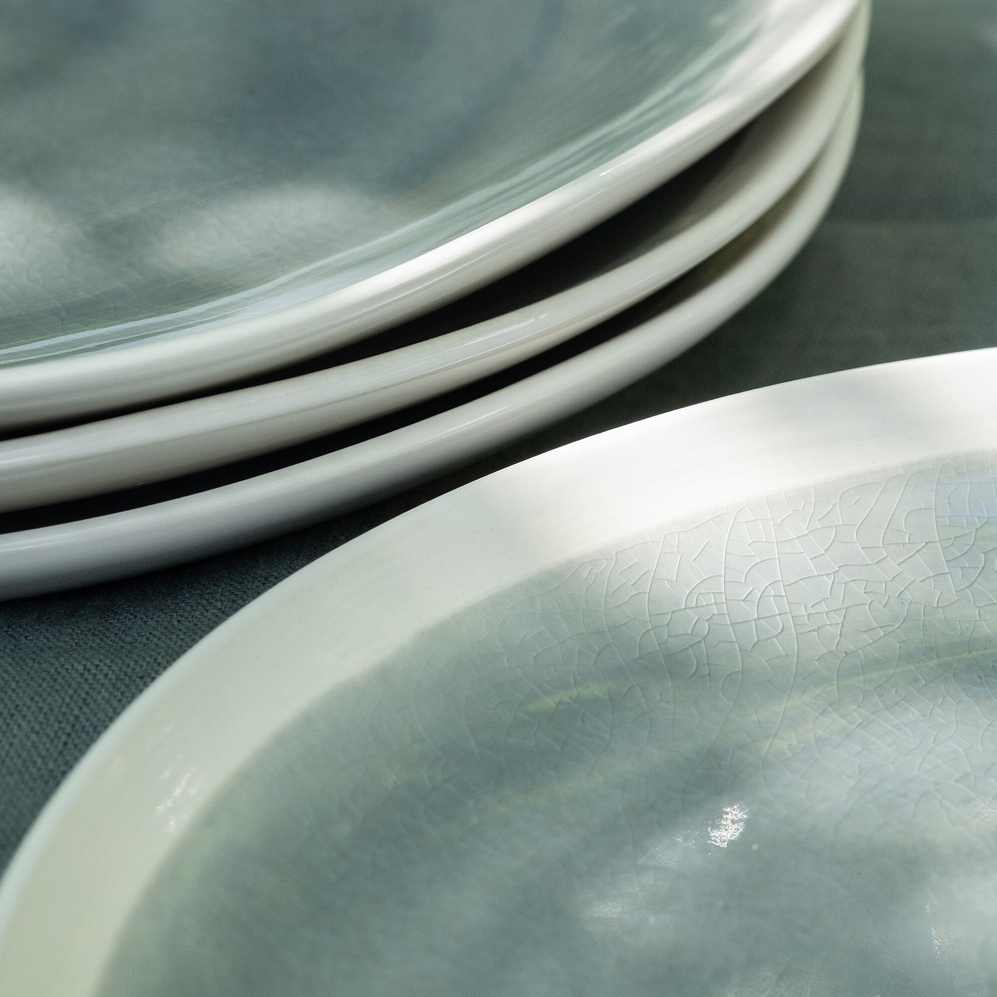 LAGON - Assiette plate en grès D27,5cm - bleu autan