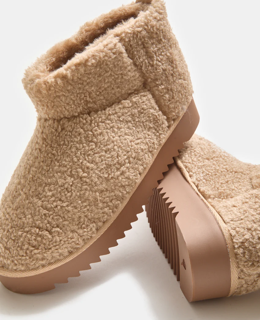Pimkie Boots courtes en sherpa avec semelles crantées