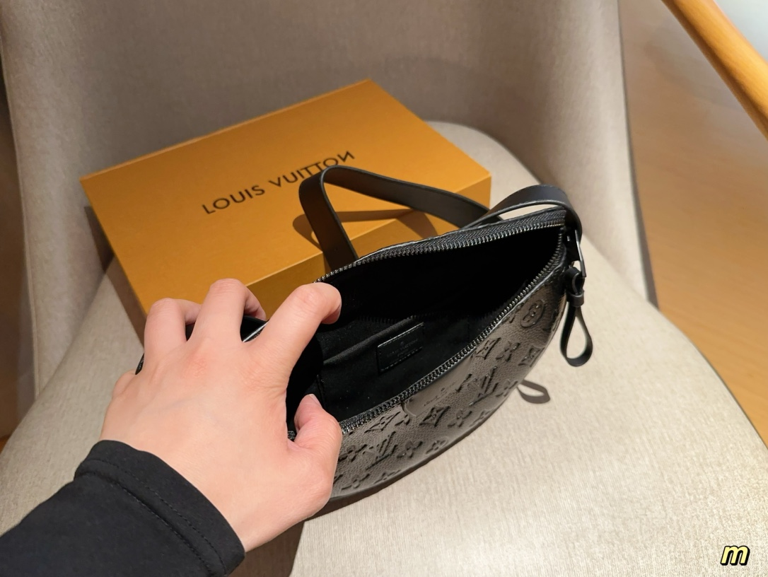 Louis MOON CROSSBODY men and women bag size: 24*16*4 cm - Top Club