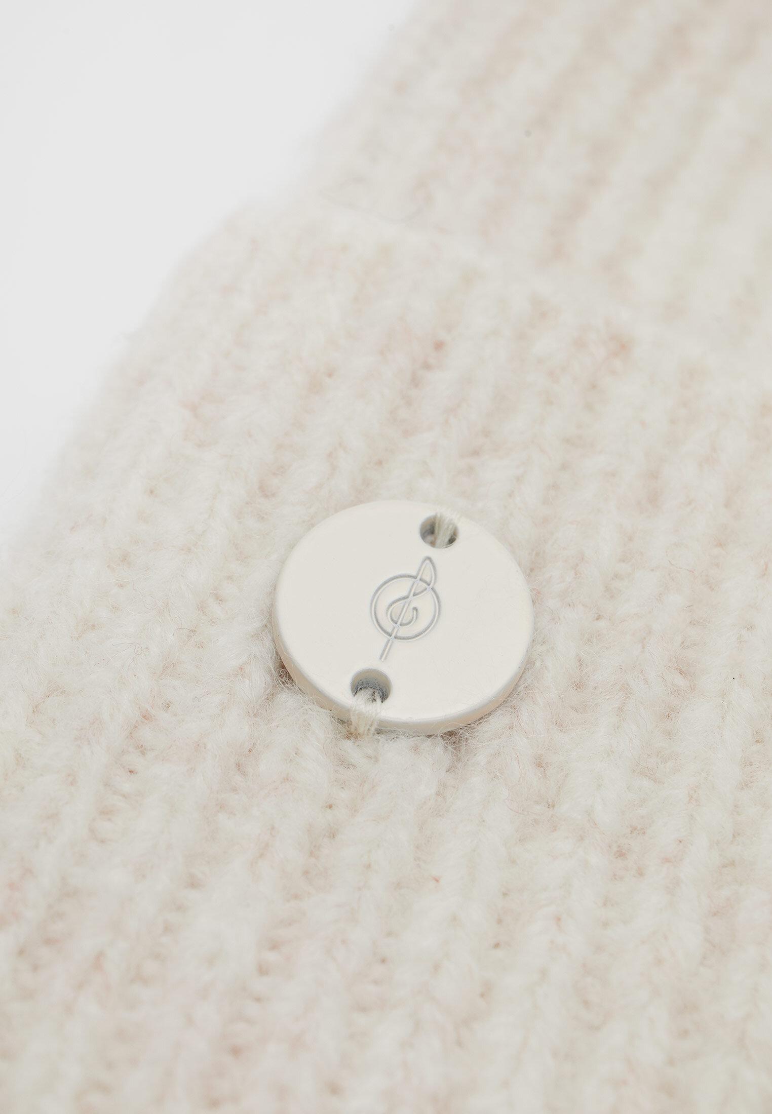 RIBBED BEANIE WITH PLAQUE