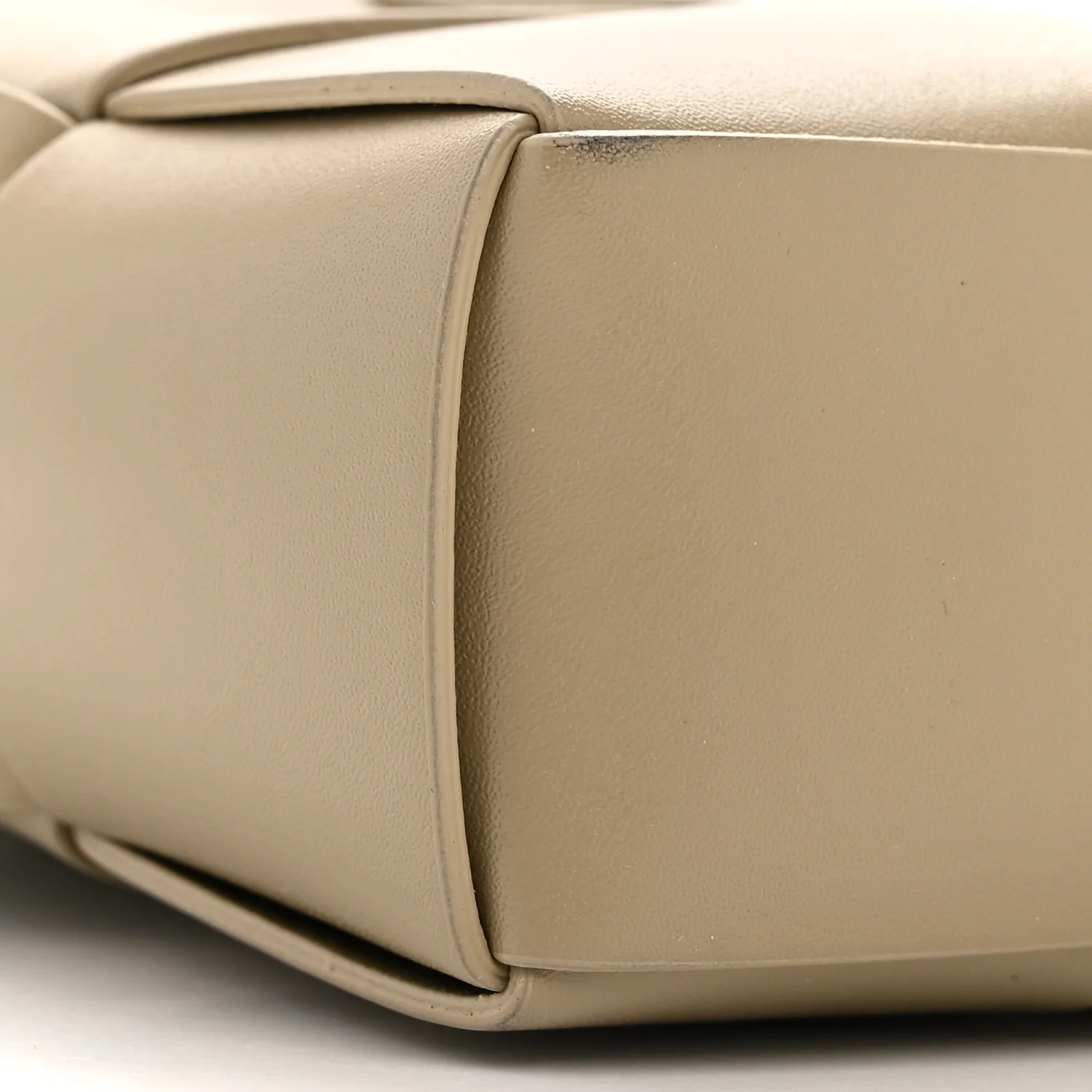 Lambskin Maxi Intrecciato Cassette Camera Bag Travertine - Top Club