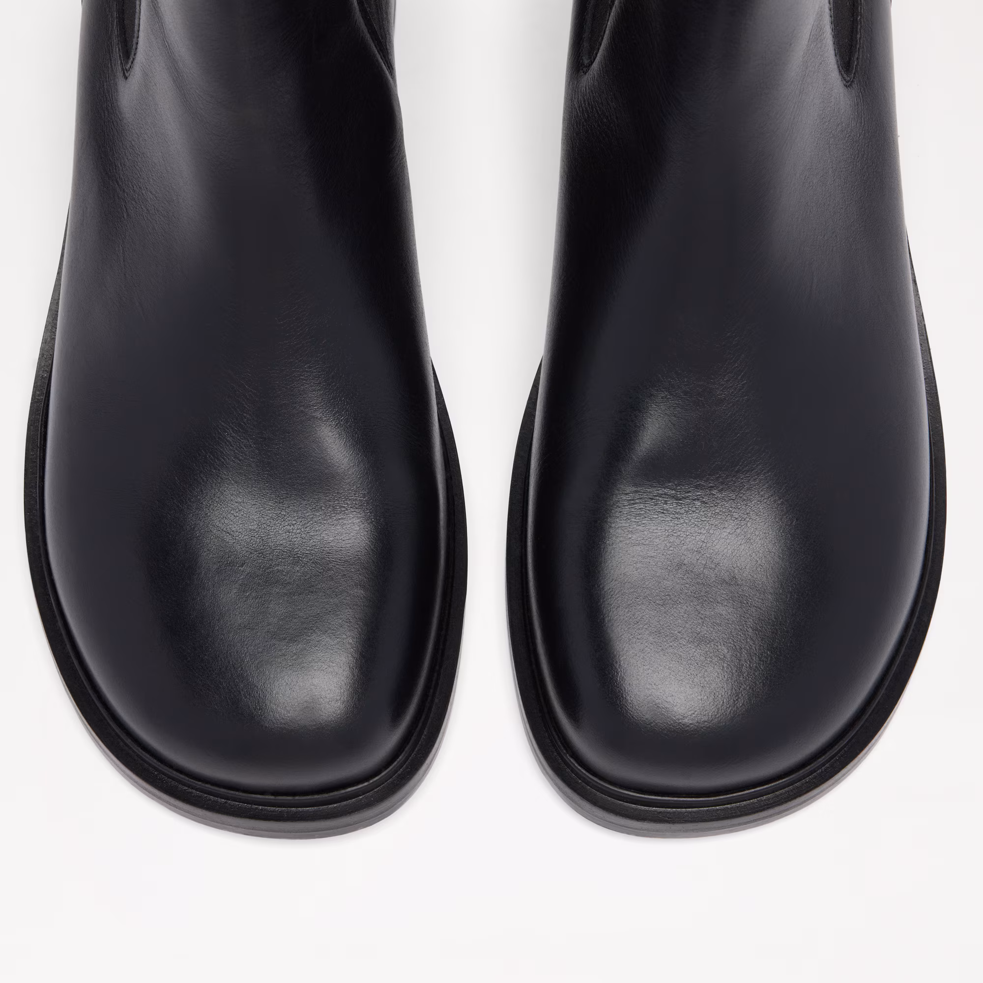 ThurlwoodClean Pull On Chelsea Boot
