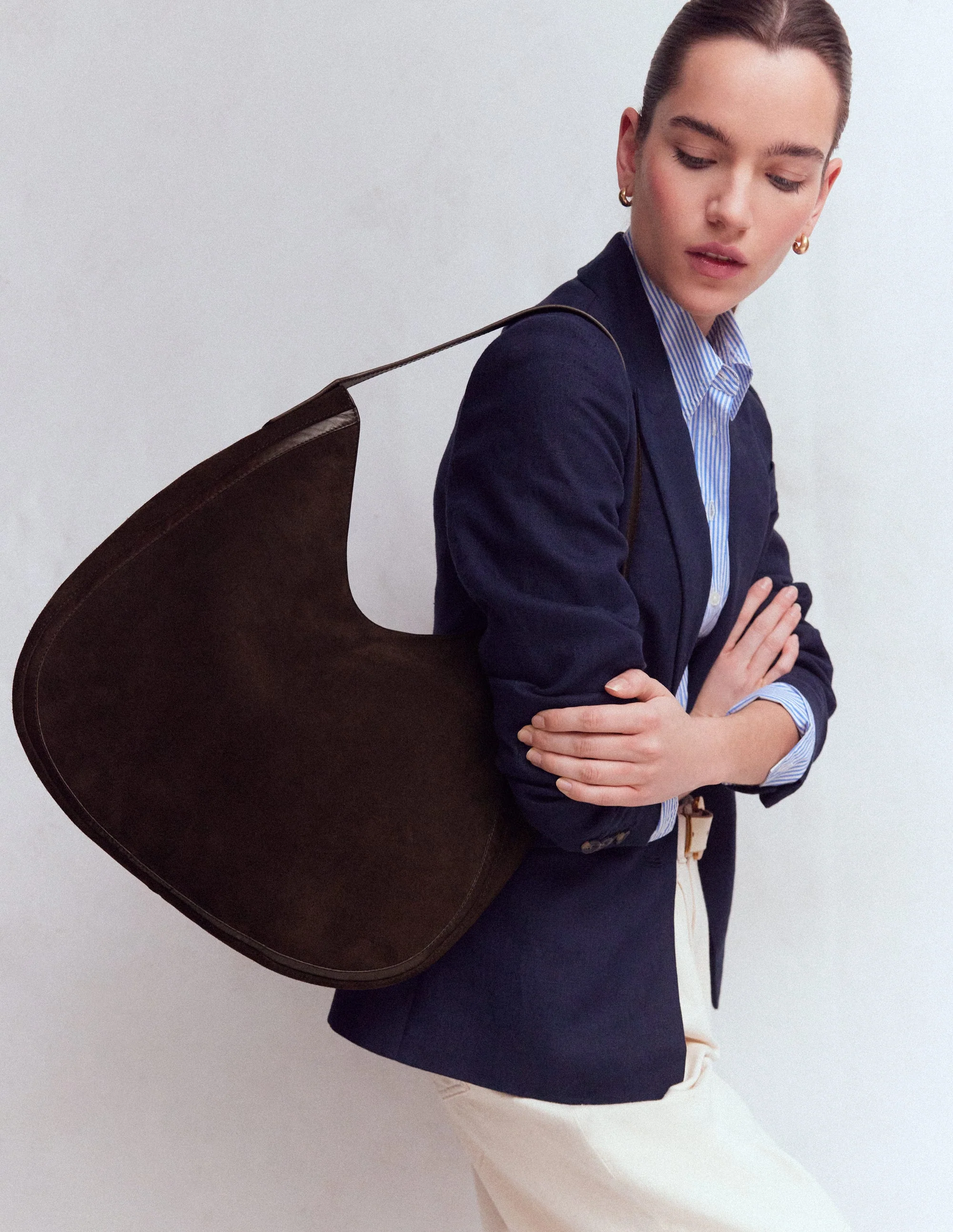 Hobo-Tasche aus Wildleder-Bitterschokolade