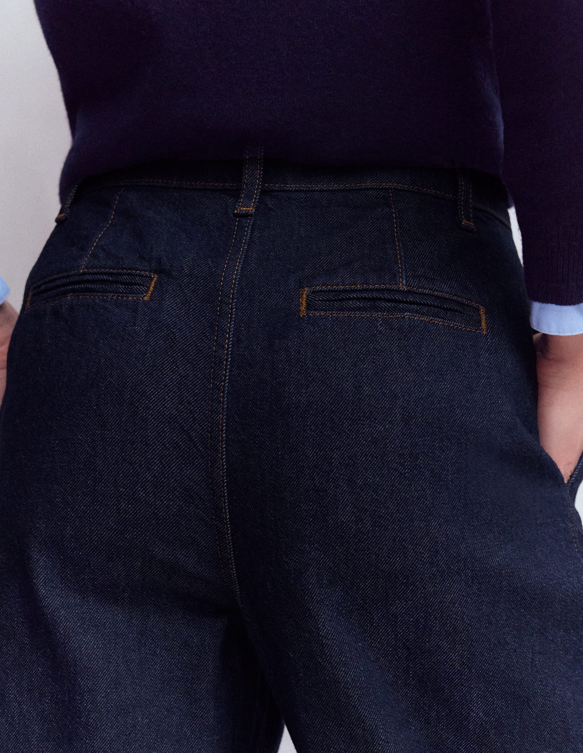 Jeans mit weitem Bein und Faltendetail-Indigo Waschung