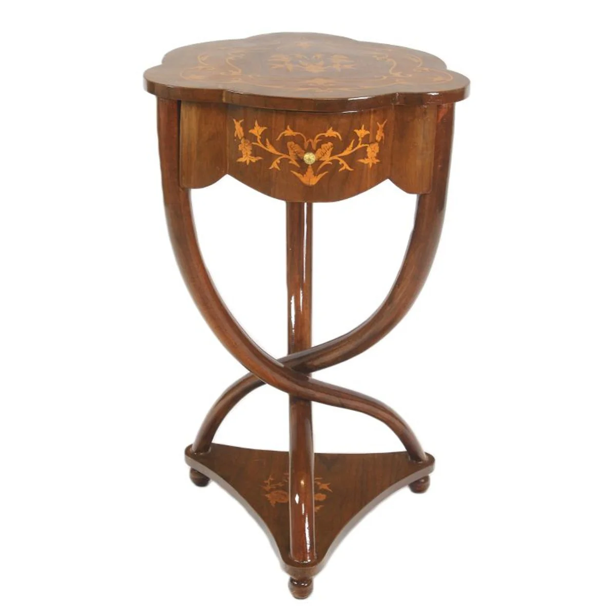 Dining table material: solid wood
