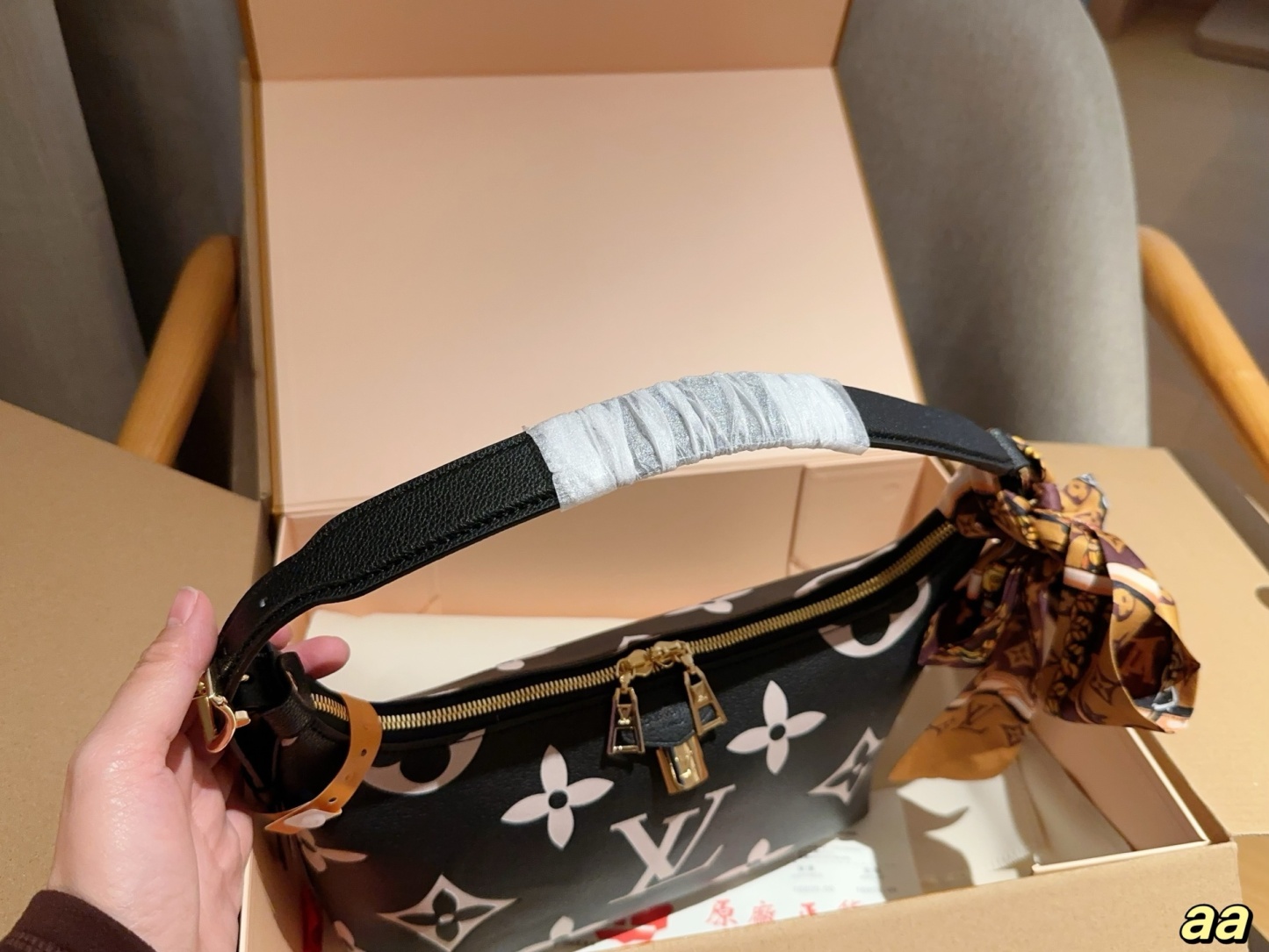 Louis new arrival hobo lock bag size:28*18*10 cm - Top Club