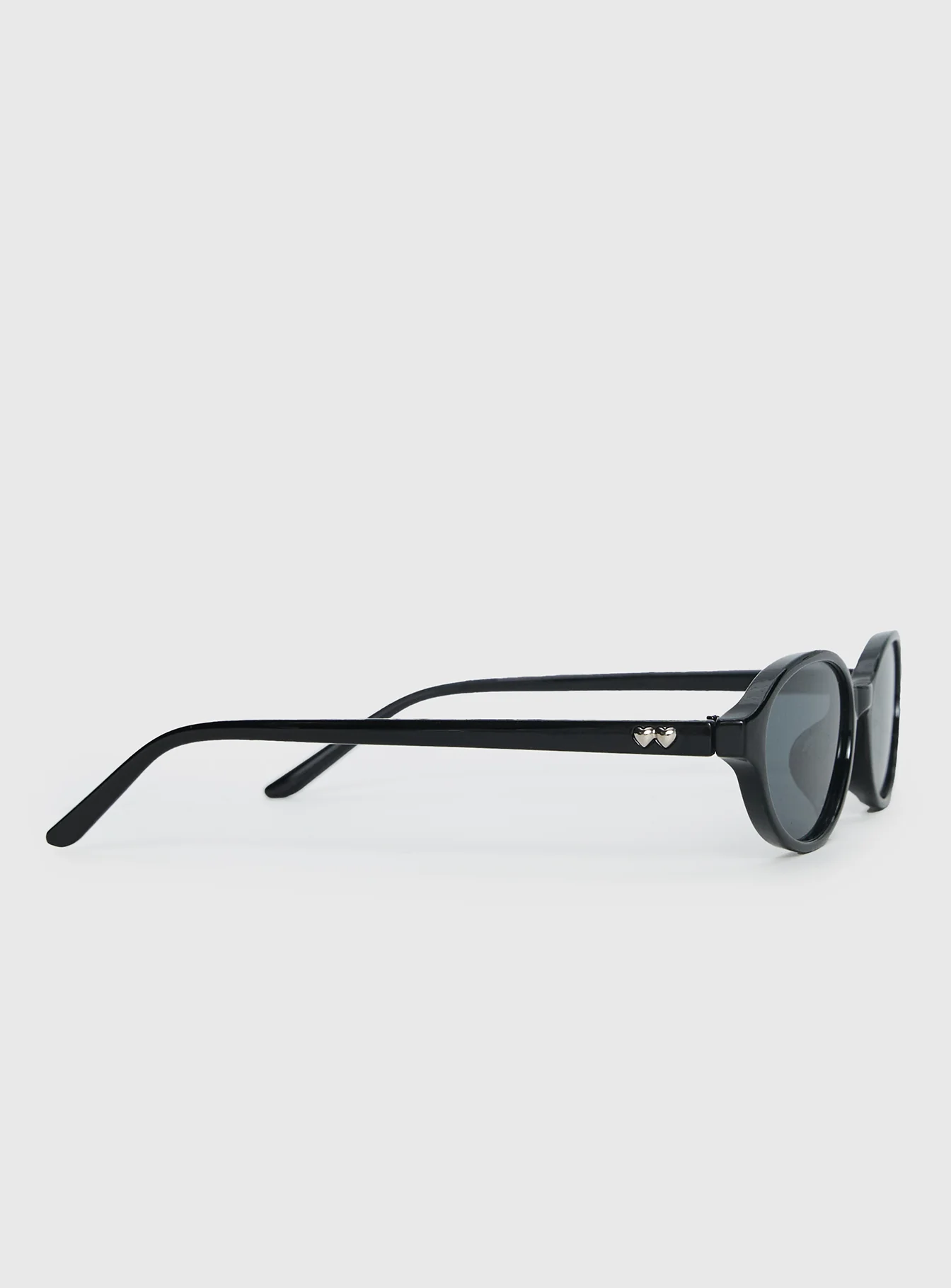 Captivation Oval Sunglasses Black