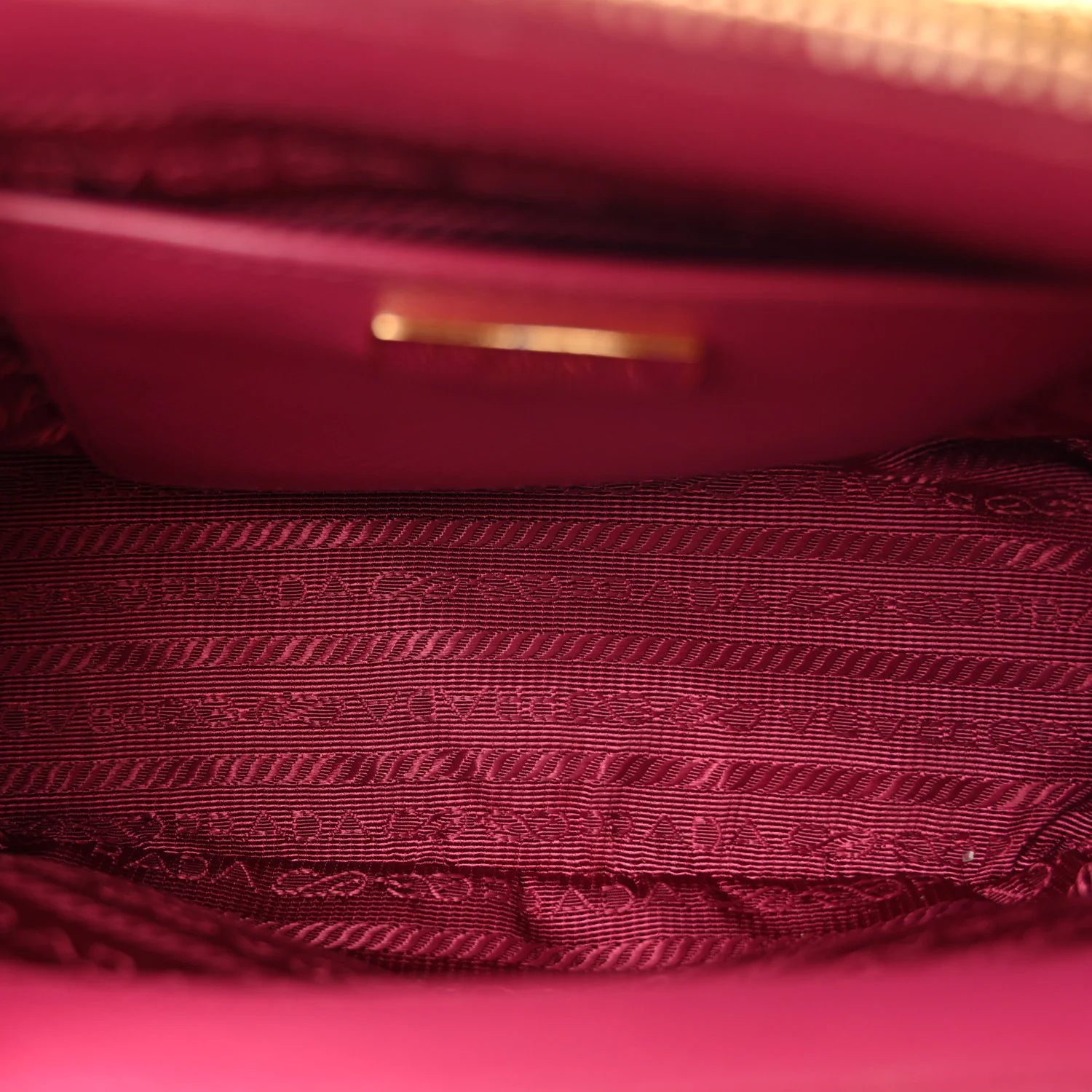 Saffiano Lux Micro Galleria Double Zip Tote Fuxia - Top Club