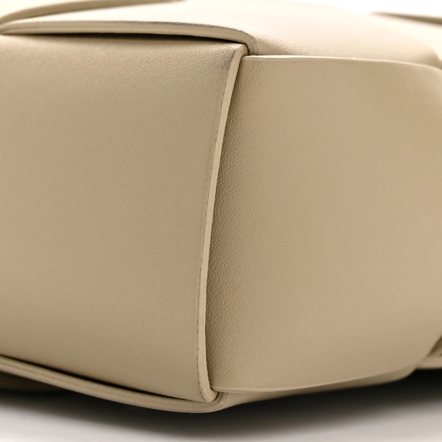 Lambskin Maxi Intrecciato Cassette Camera Bag Travertine - Top Club