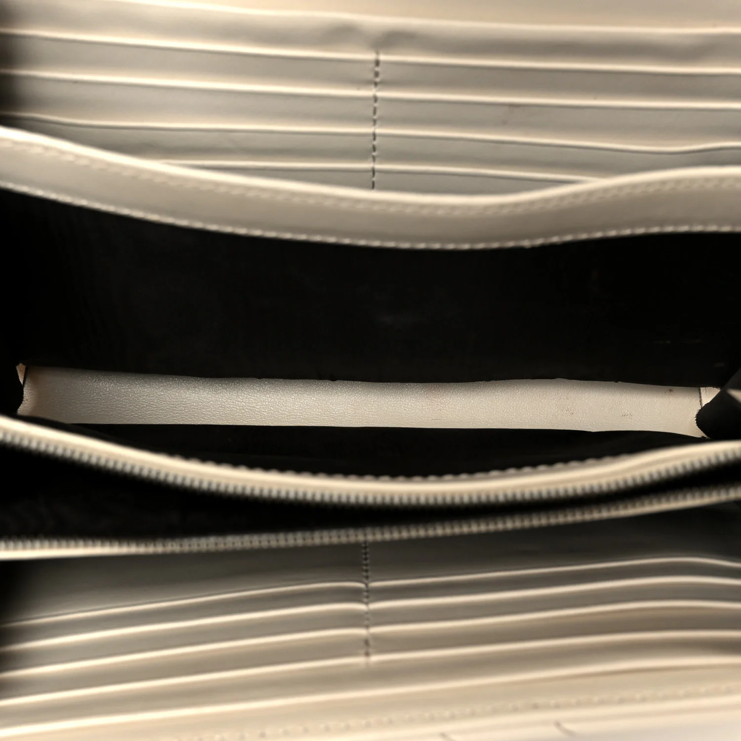 Calfskin Matelasse GG Marmont Chain Wallet Mystic White - Top Club