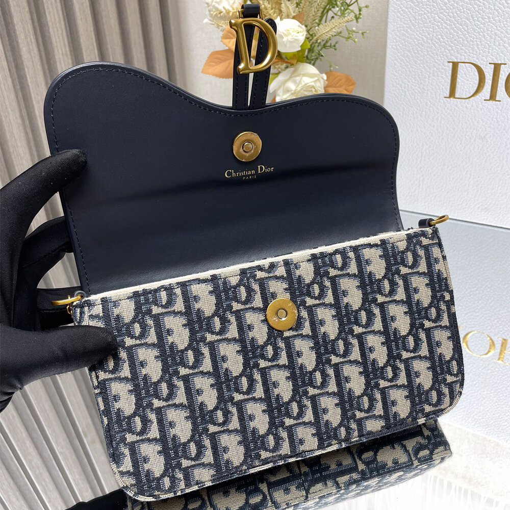 Medium Saddle Pouch with Chain - Top Club