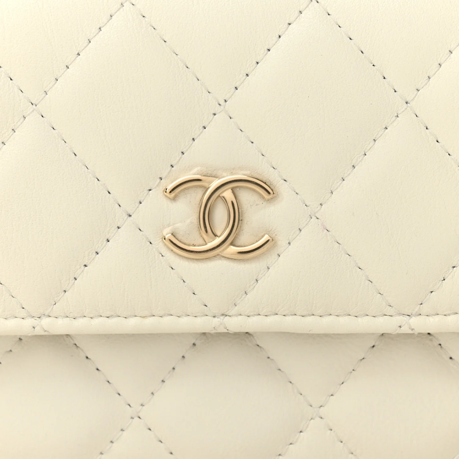 Calfskin Quilted Maxi Pearls Clutch With Chain  White - Top Club
