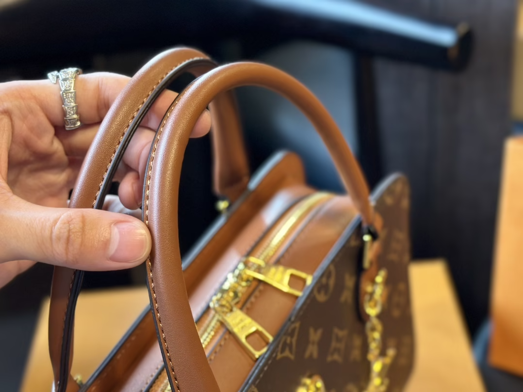 Louis new arrival vintage handbag size: 25 cm - Top Club