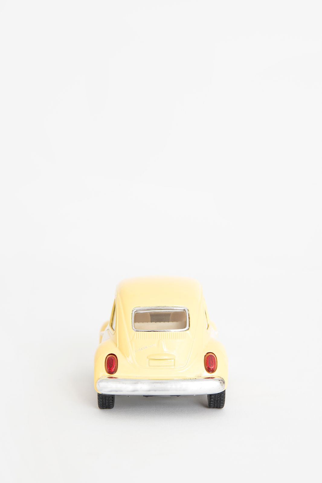 Metalen volkswagen beetle pastel lichtgeel
