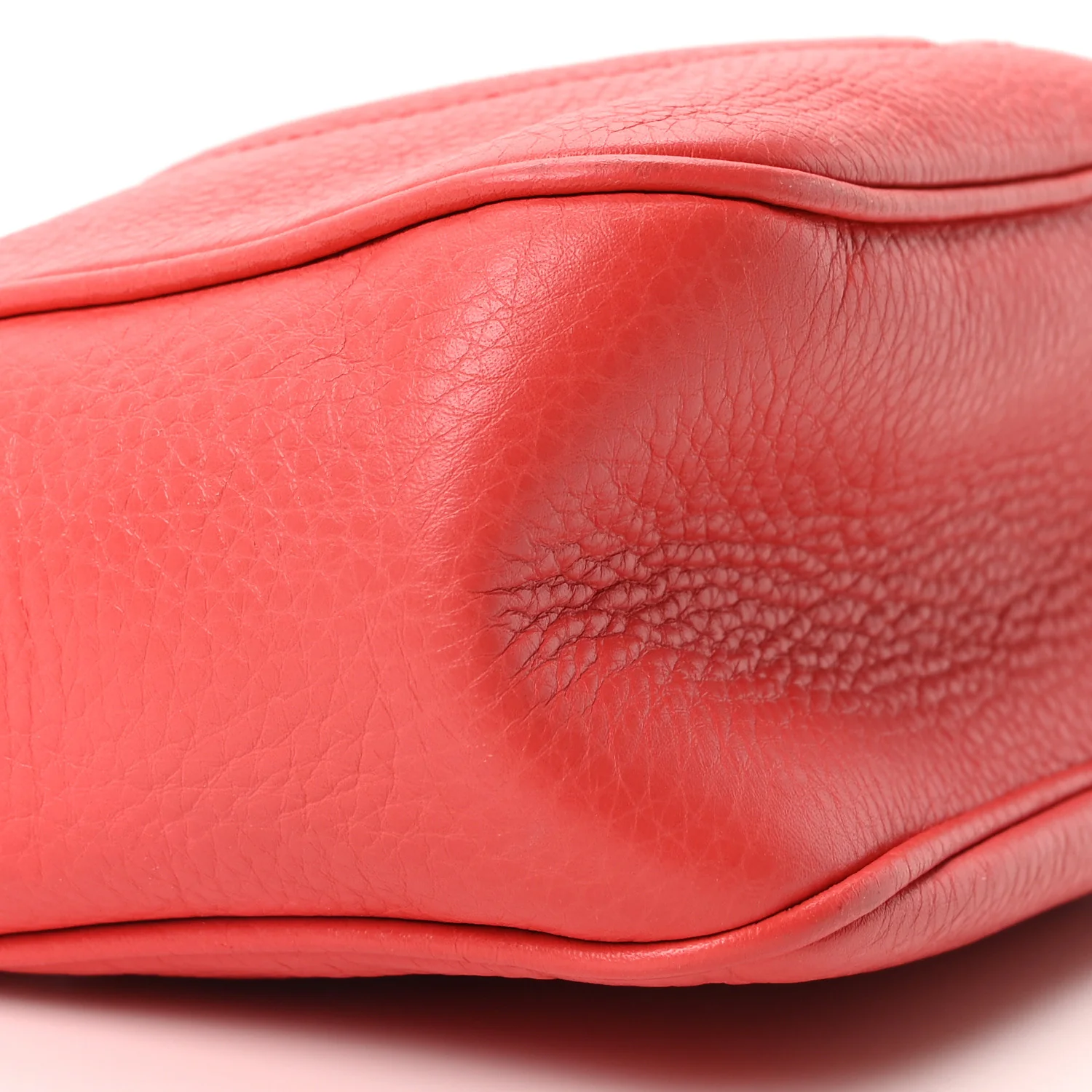 Pebbled Calfskin Small Soho Disco Bag Tabasco Red - Top Club