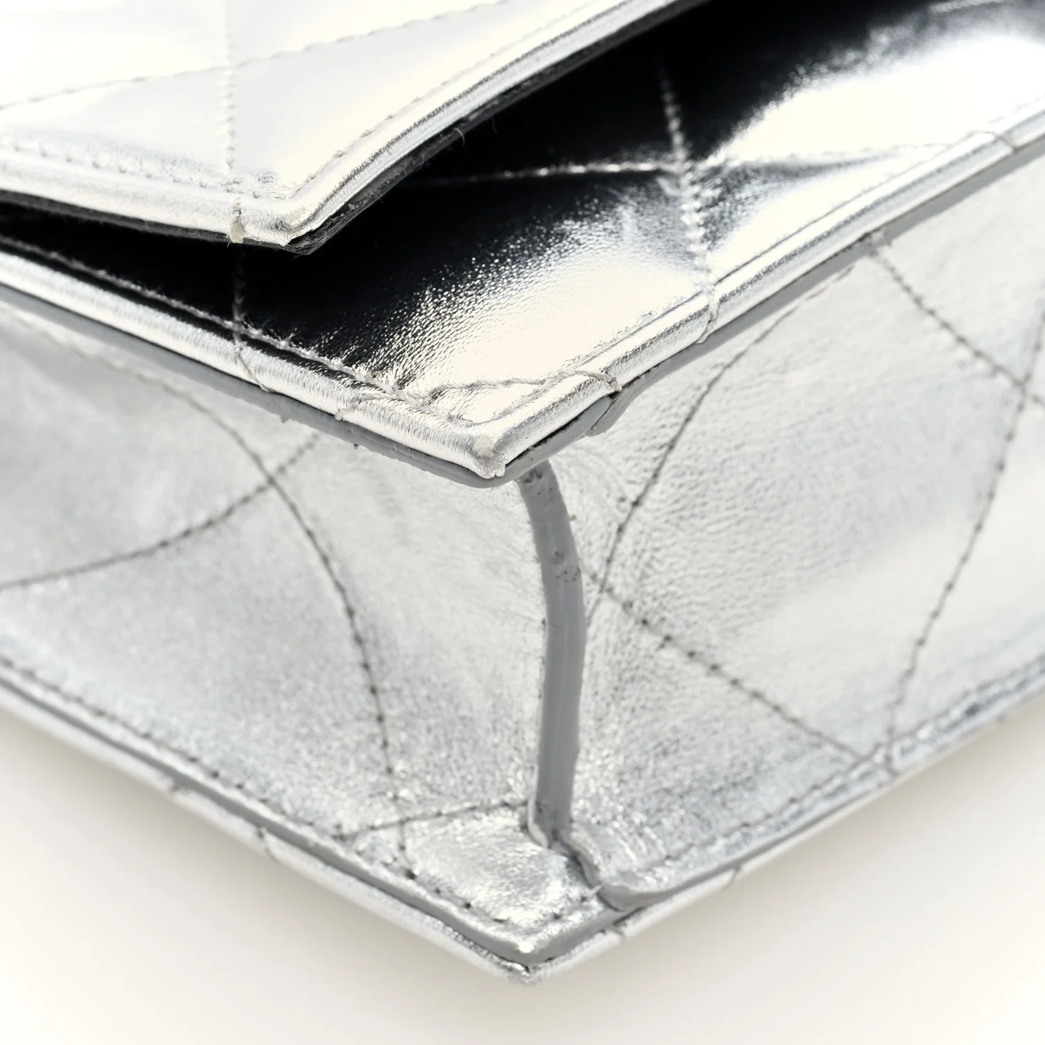 Metallic Calfskin Quilted Graffiti Skull Small Chain Crossbody Bag Silver - Top Club