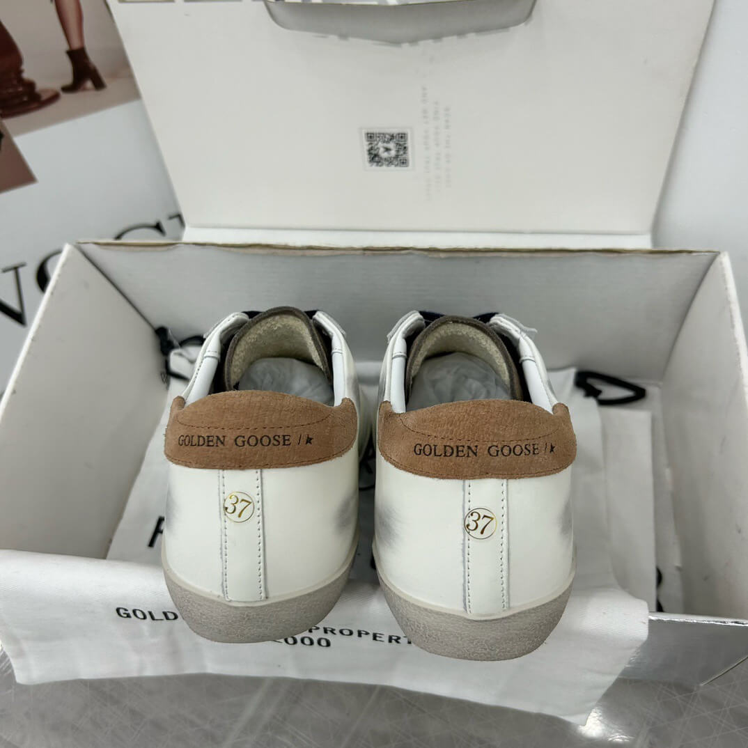 Golden Goose Sneakers - Top Club