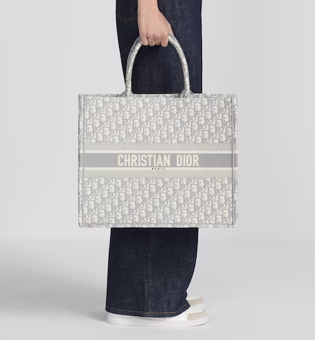 LARGE D BOOK TOTE Gray D Oblique Embroidery (42 x 35 x 18.5 cm) - Top Club