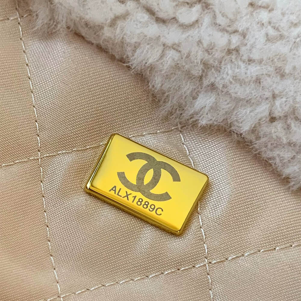 CHANEL 22 HANDBAG - Top Club