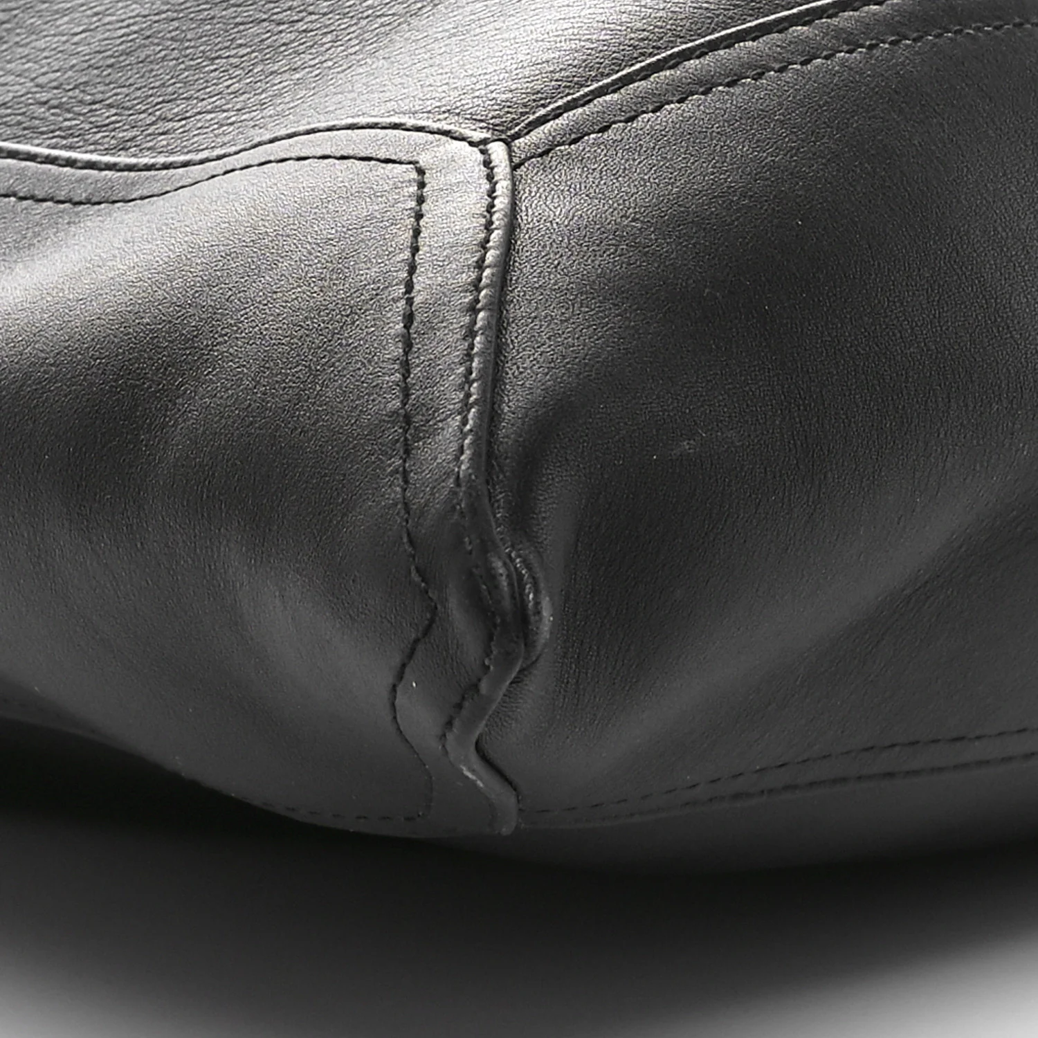 Silky Calfskin Large Hop Black - Top Club