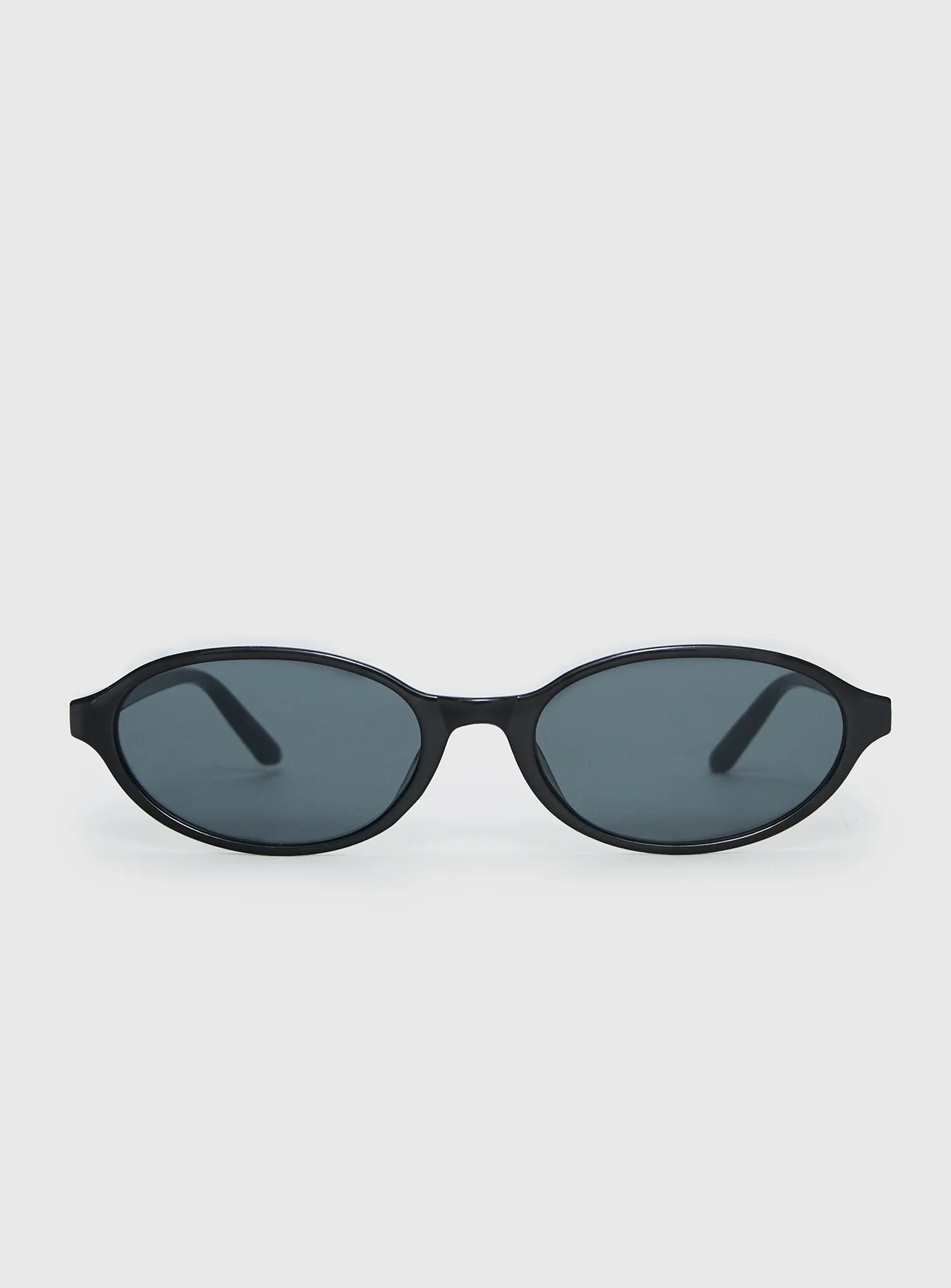 Captivation Oval Sunglasses Black