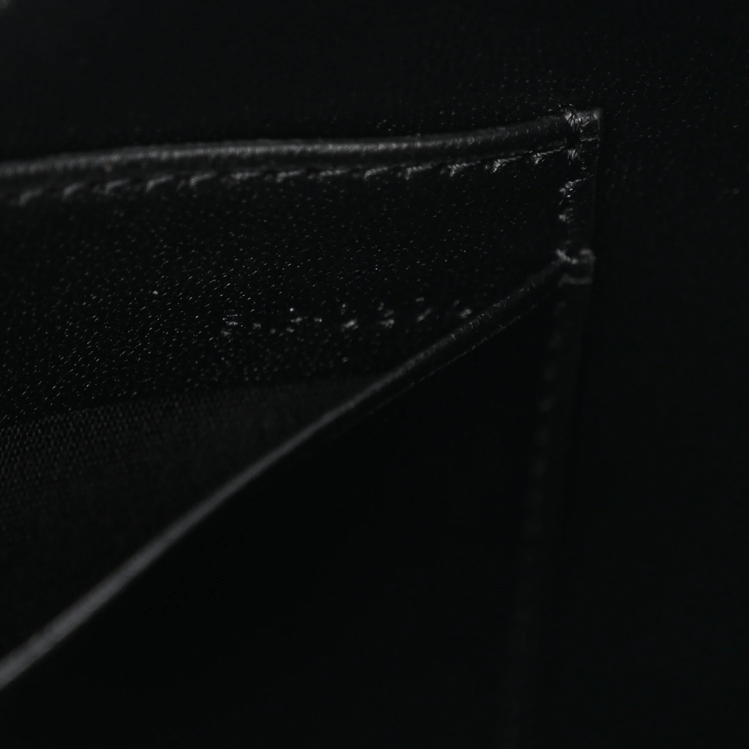 Grained Calfskin 16 Pochette Black - Top Club