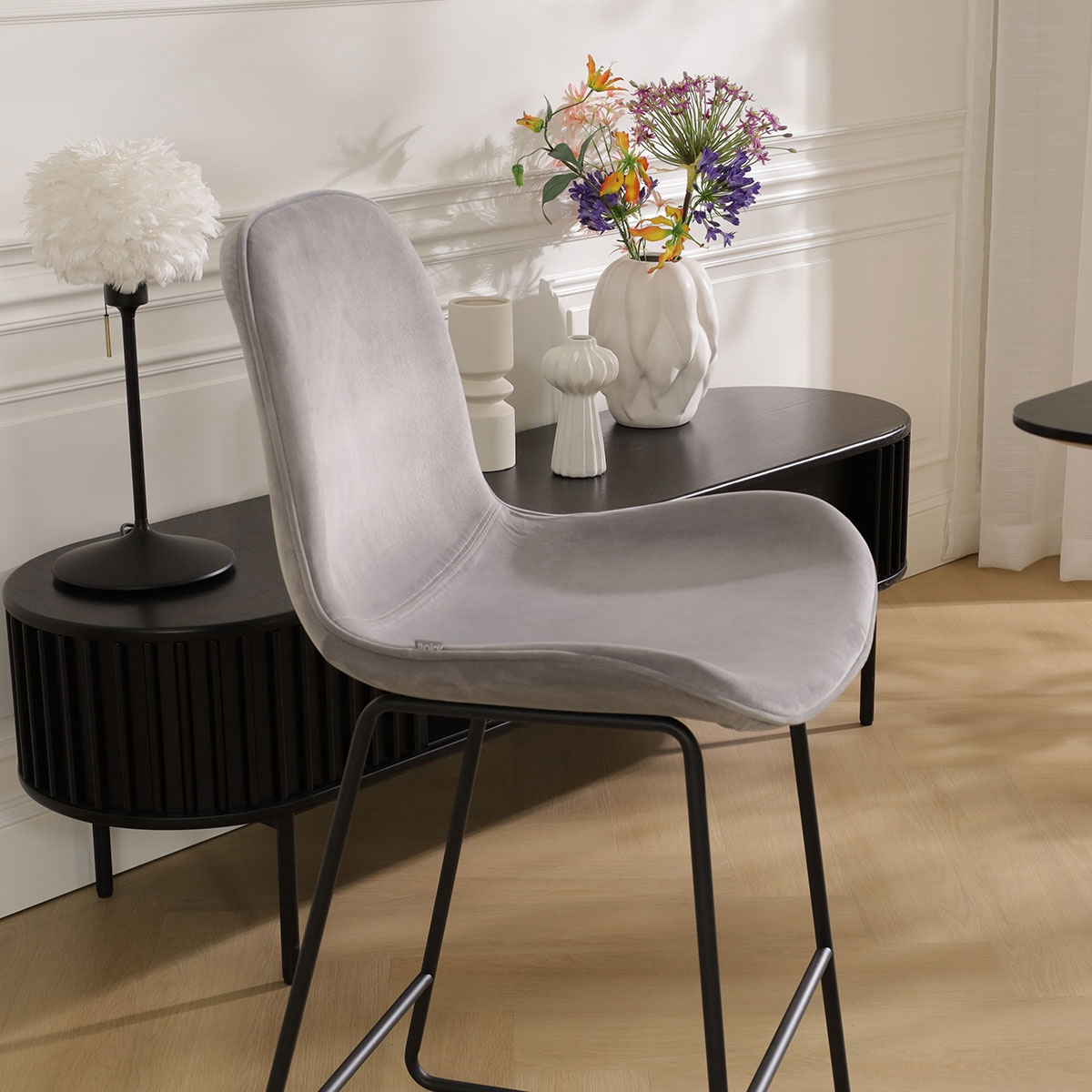 Barkruk Nino-Fé velvet grijs - zwart onderstel - 65 cm