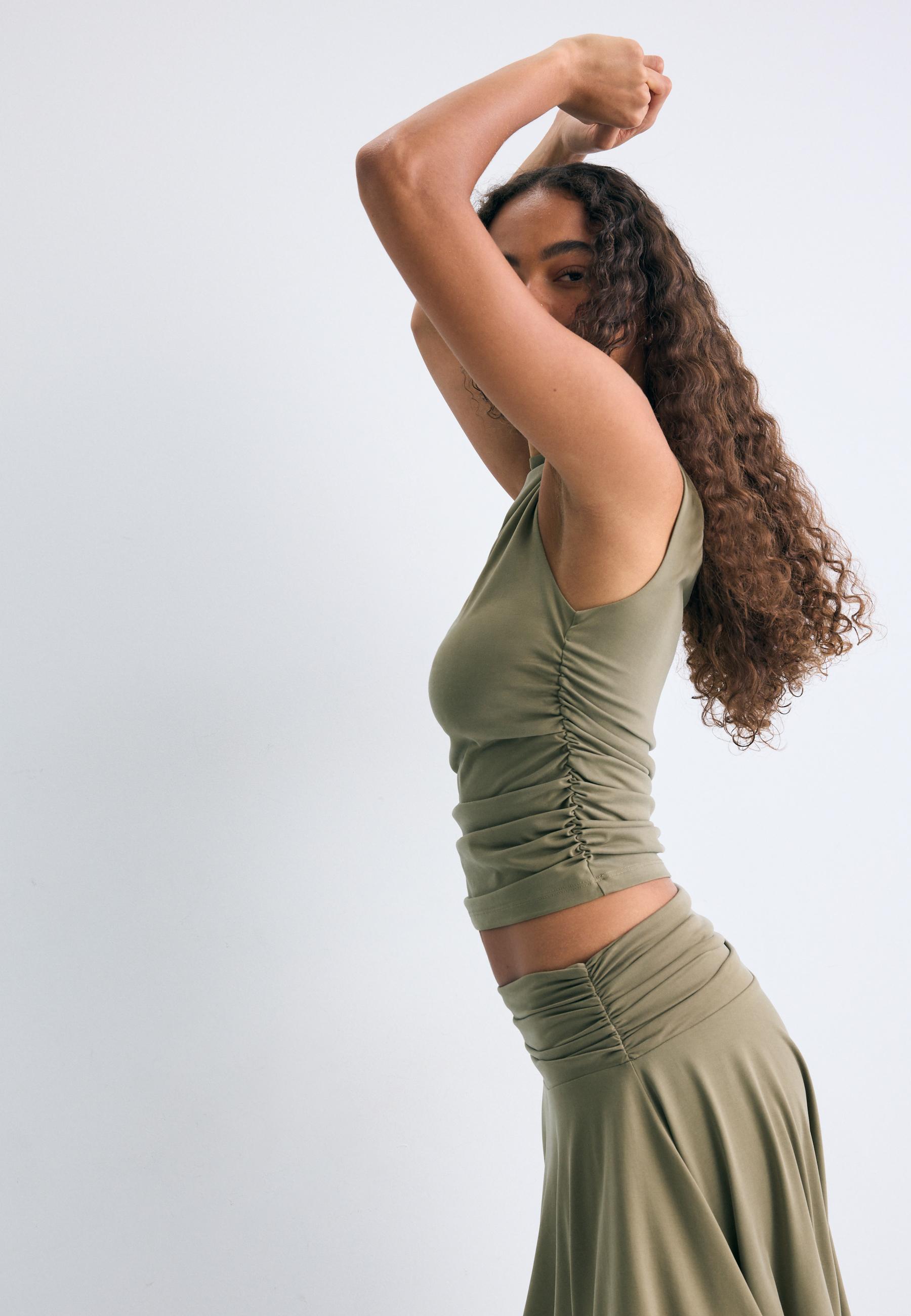 DRAPED FITTED TOP