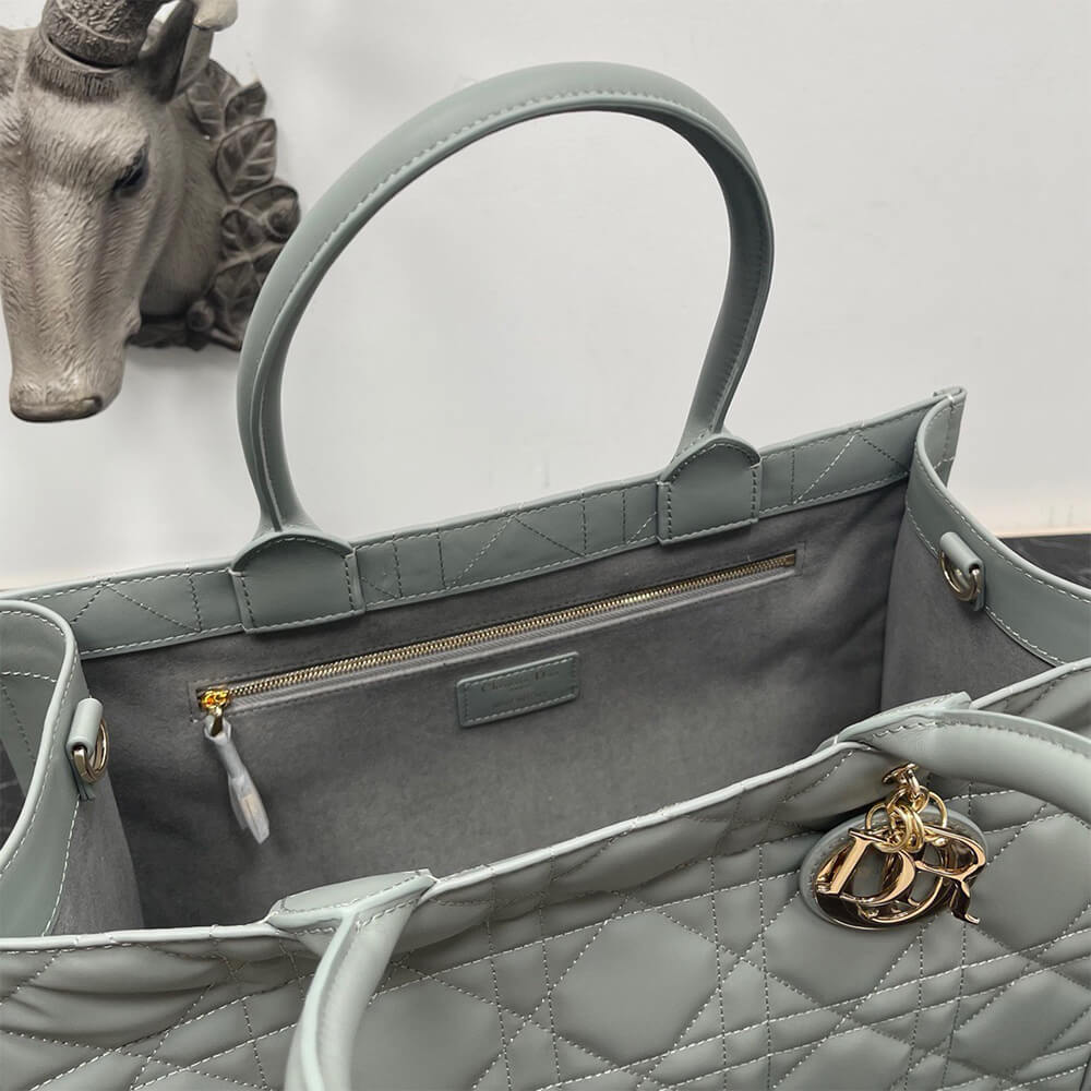 Dior Medium Dior Book Tote - Top Club
