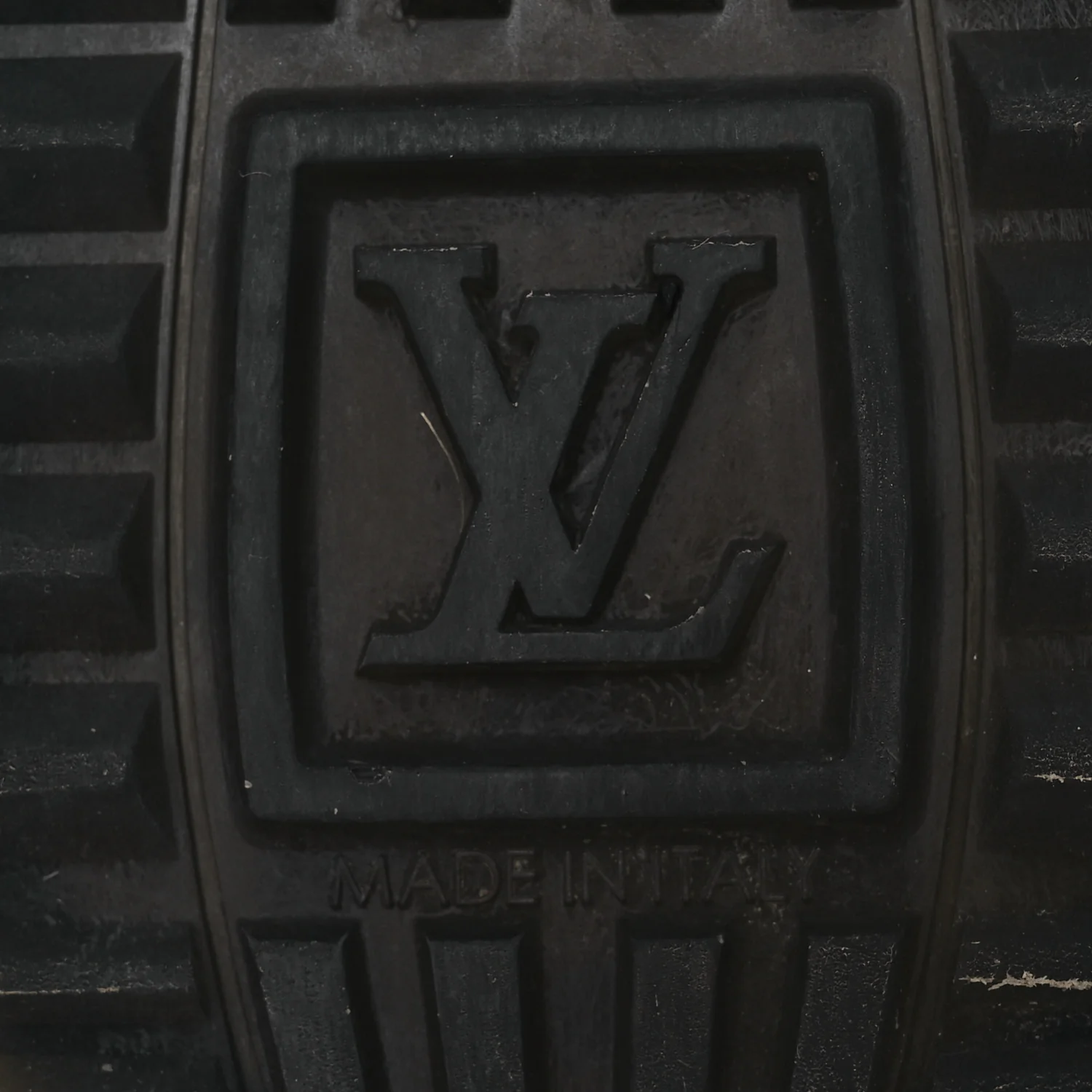 Suede Monogram Run Away Sneakers 36.5 Black - Top Club