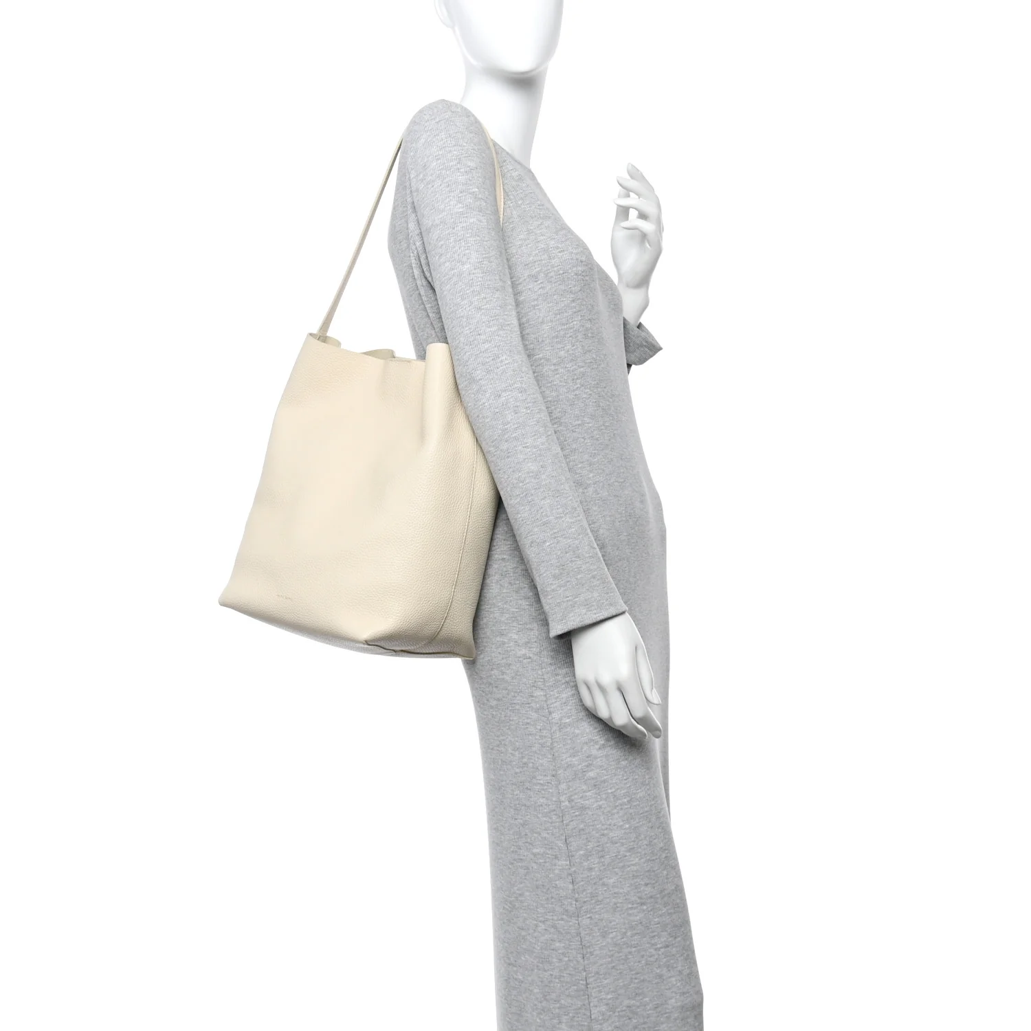 Pebbled Calfskin Everyday Cabas Avario