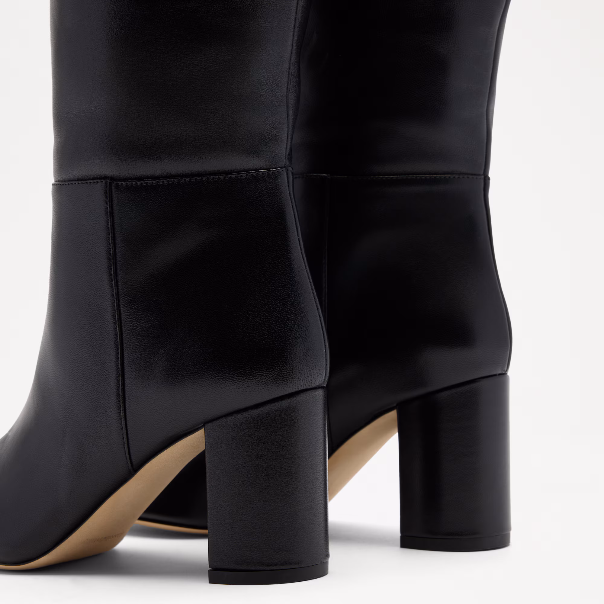 MiddlewoodKnee High Heeled Boot