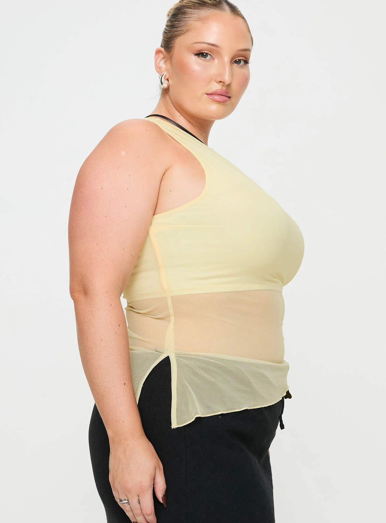 Gilda Asymmetric Top Cream Curve