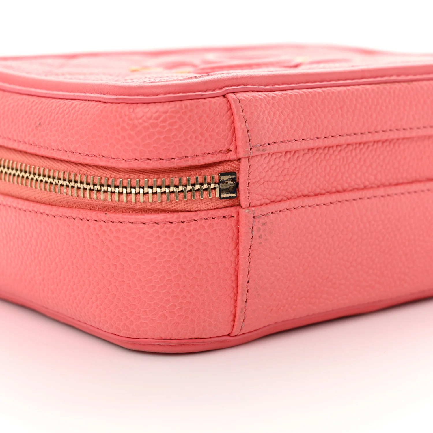 Caviar Quilted Small CC Filigree Vanity Case Coral - Top Club