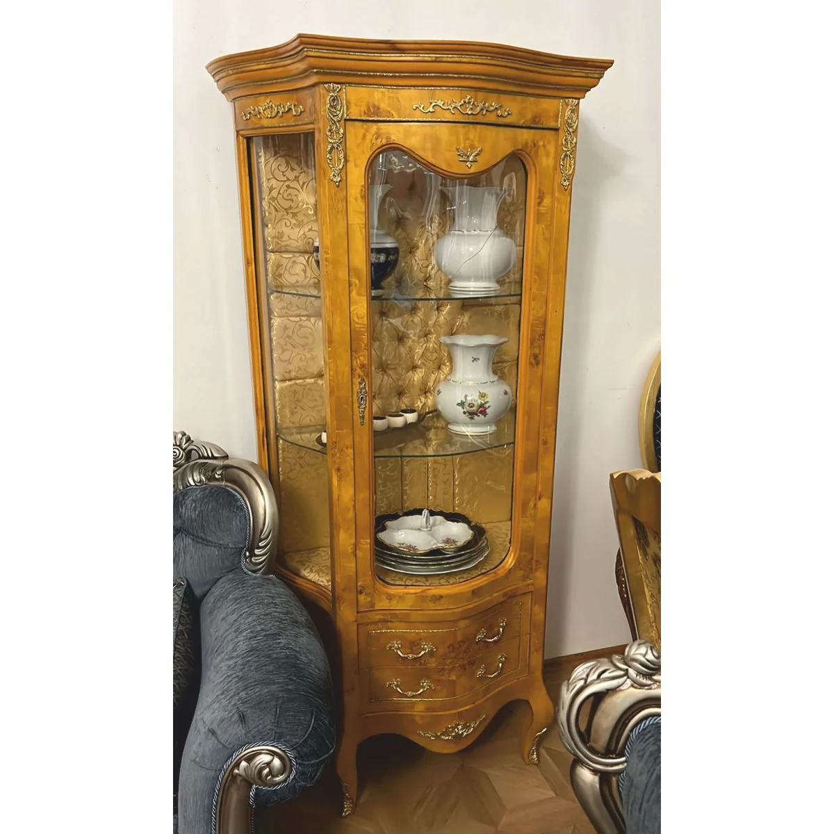 Baroque showcase bird's eye maple / gold / brass H. 175 cm - 1B goods
