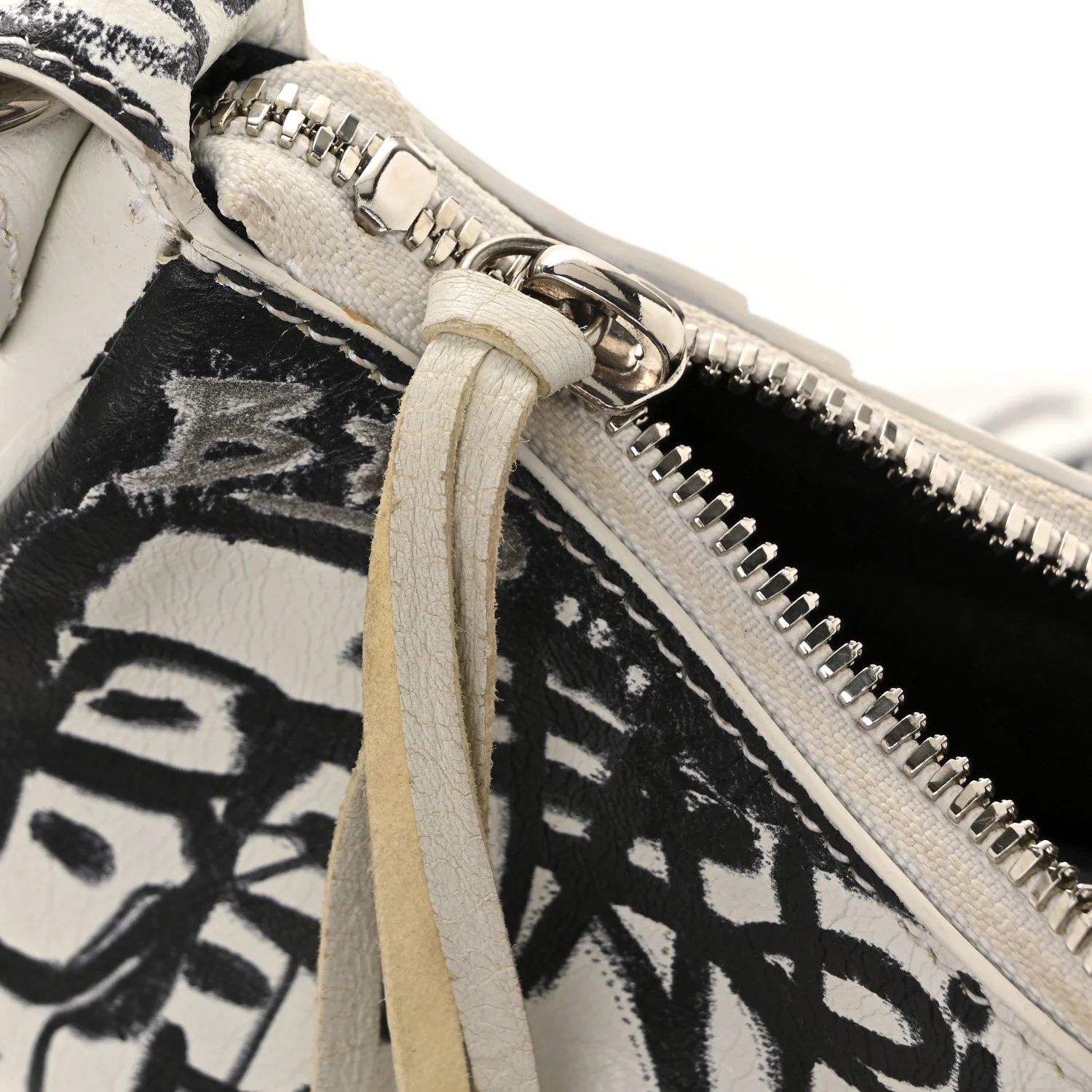 Agneau Arena Graffiti Le Cagole Shoulder Bag XS White Black - Top Club