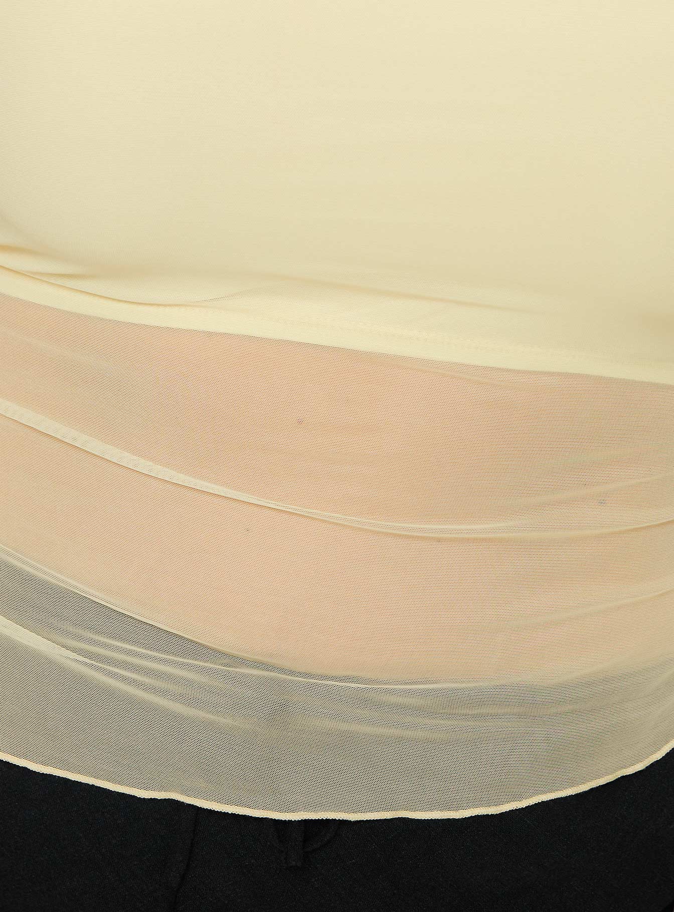 Gilda Asymmetric Top Cream Curve