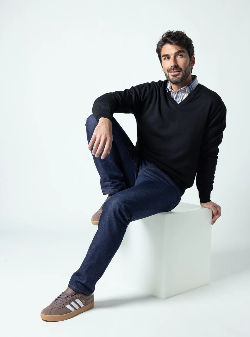 Pull homme col v  100% laine mérinos Noir