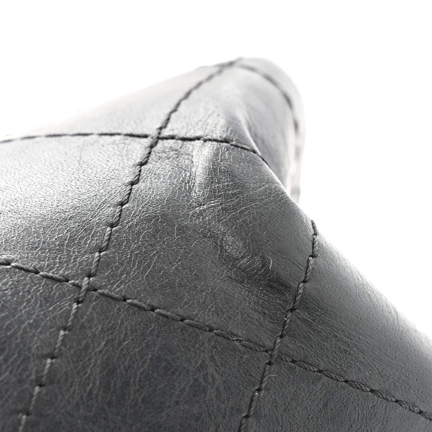 Aged Calfskin Quilted 2.55 Reissue 226 Flap Black - Top Club